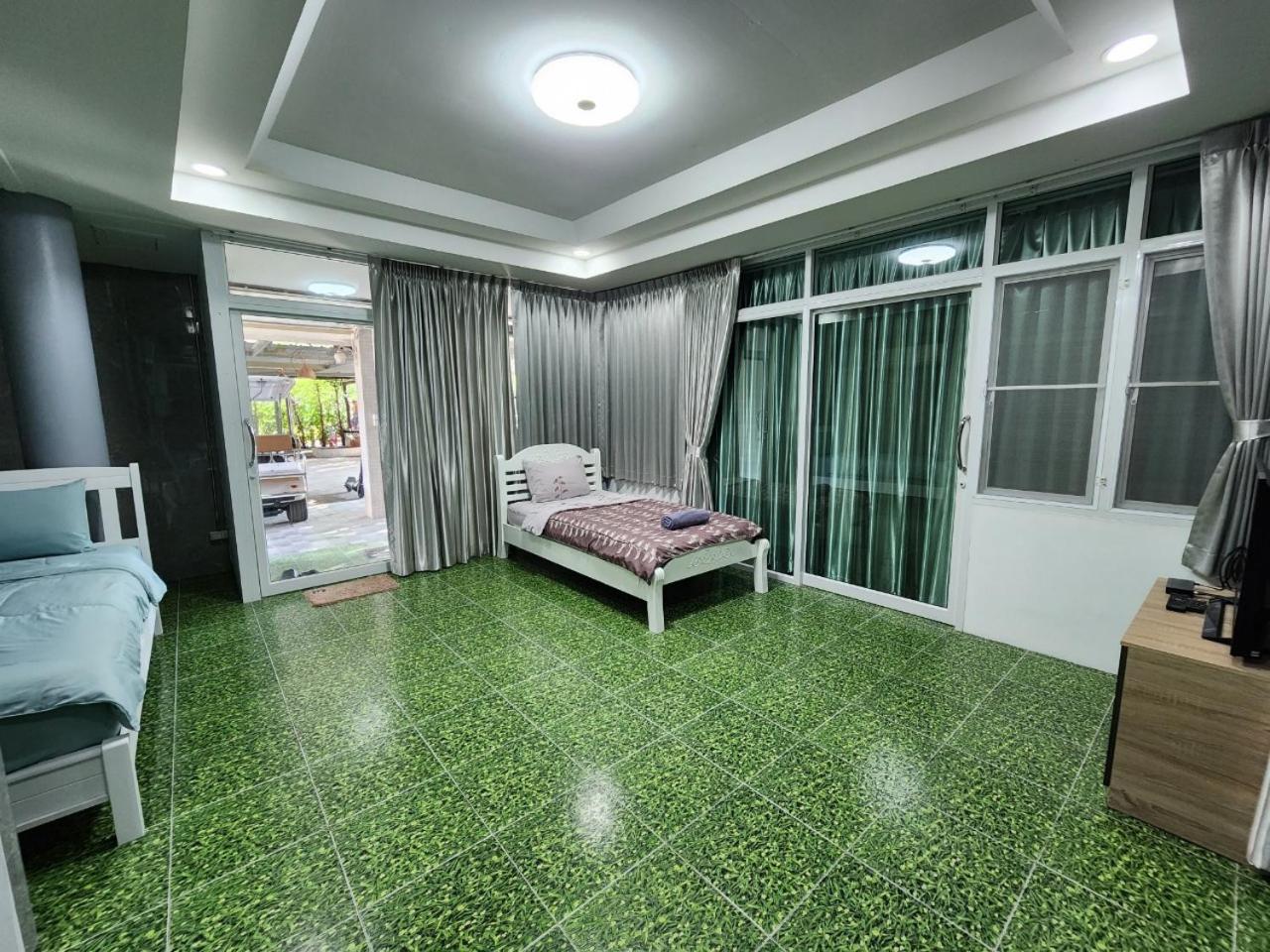 Twin Room with Bathroom - Photo 1