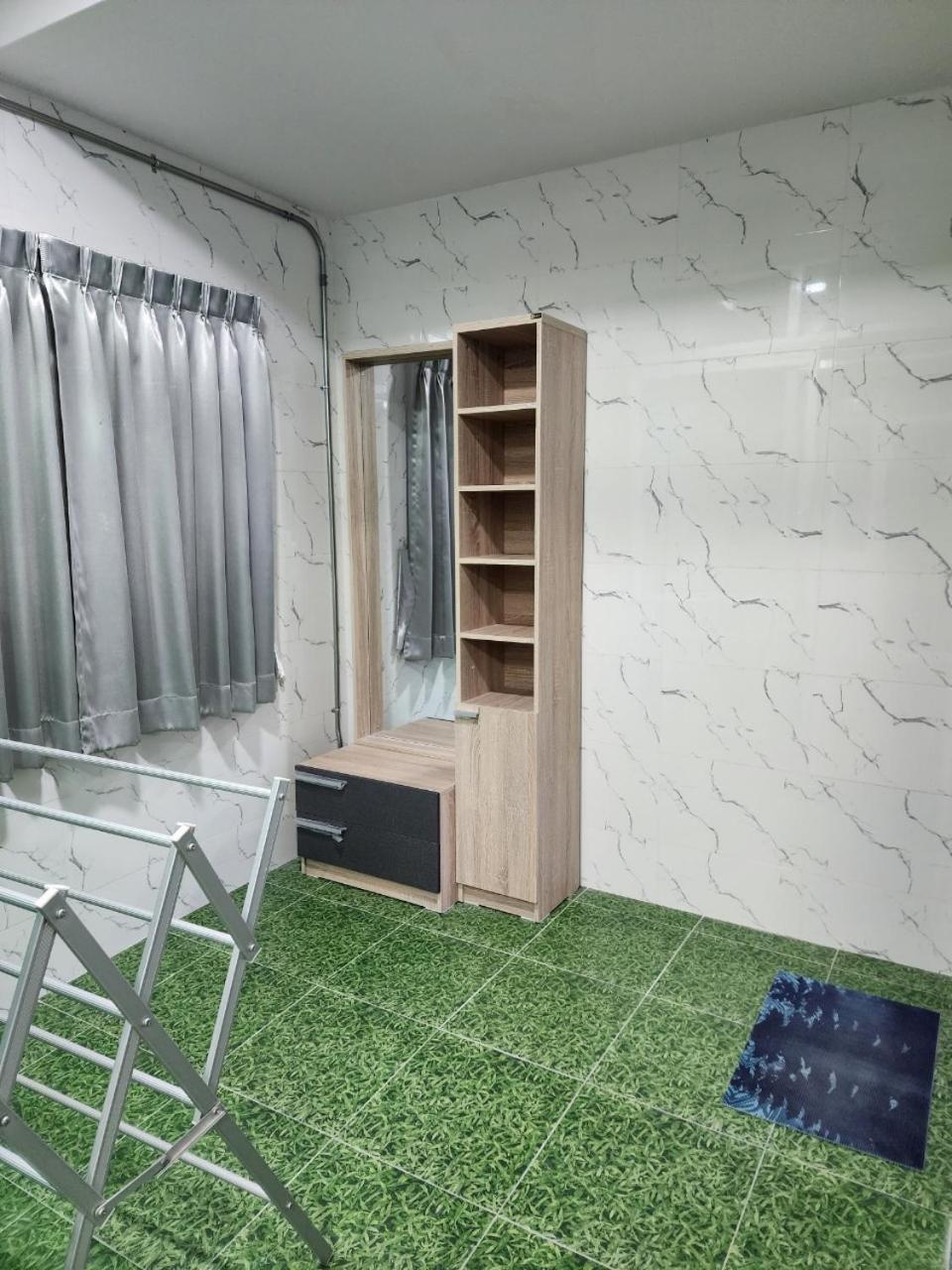 Twin Room with Bathroom - Photo 2