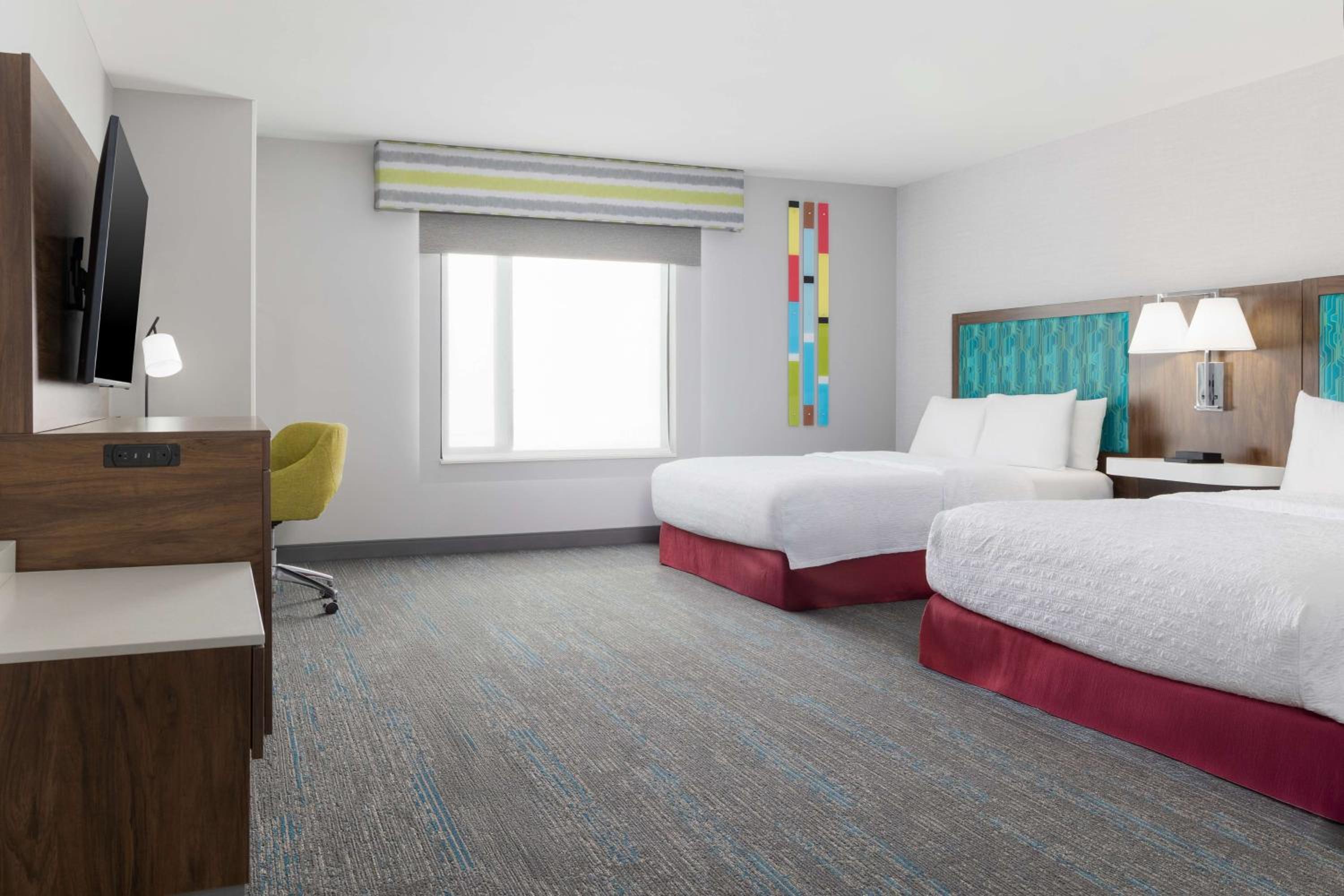 Queen Room with Two Queen Beds and Mobility Accessible Tub - Photo 2