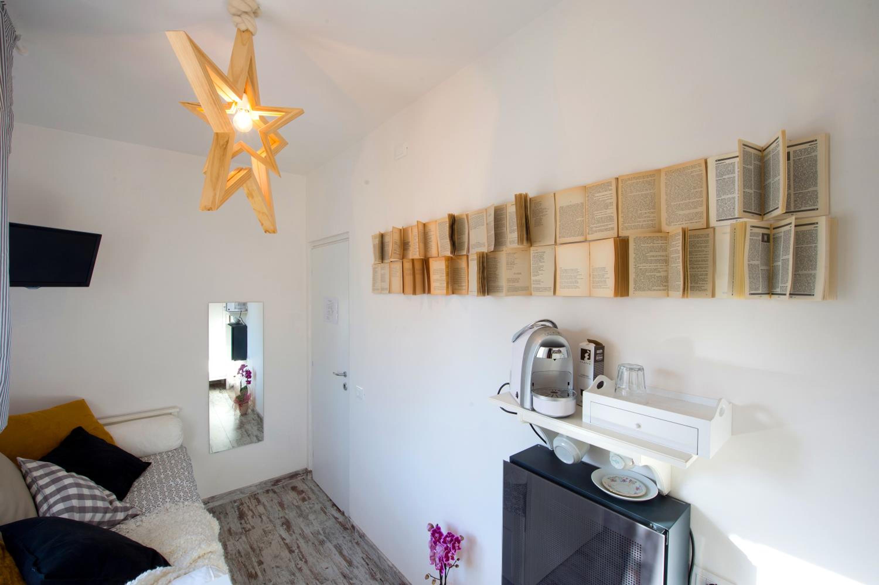 Single Room with Private Bathroom photo 2