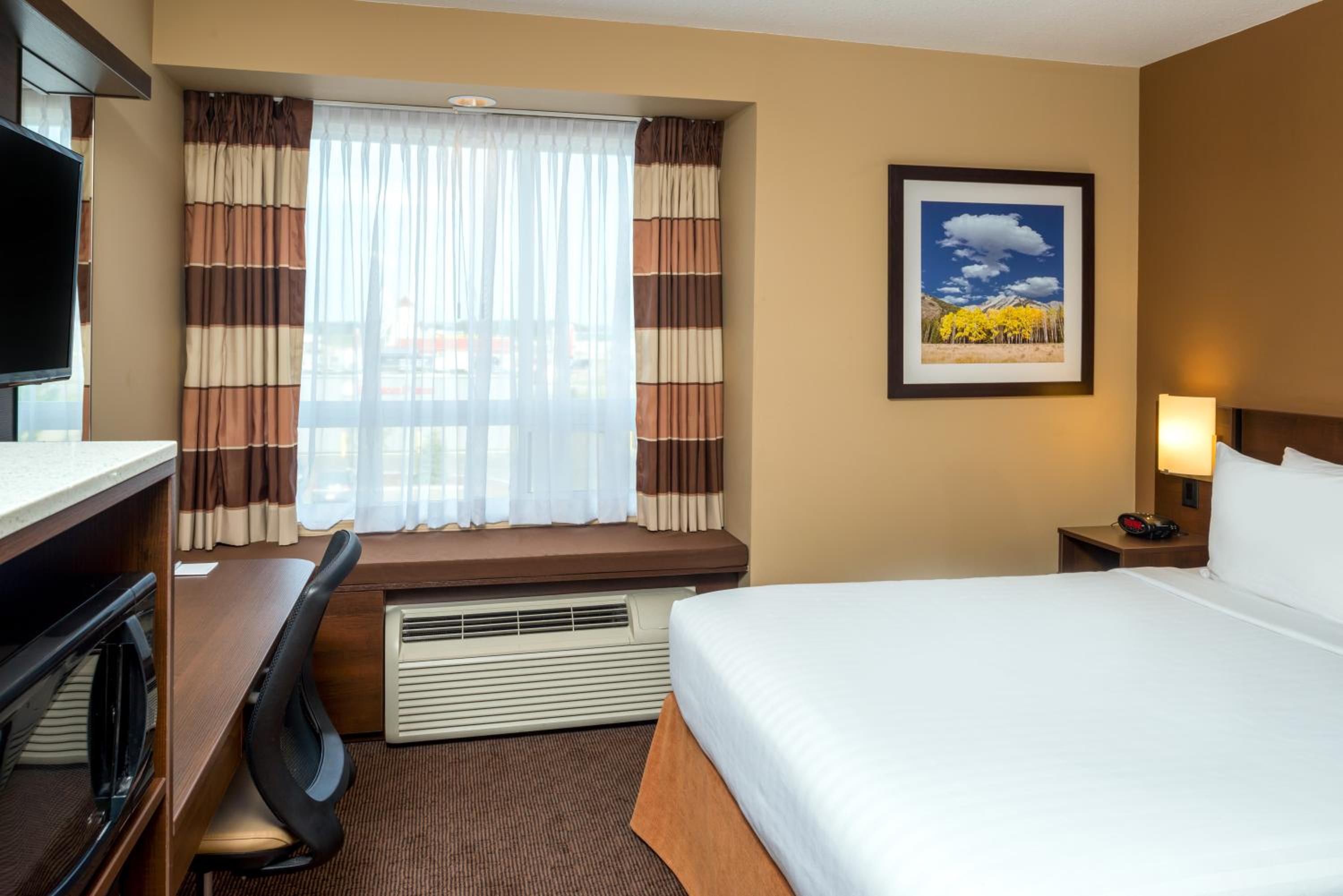 Business Queen Room with Two Queen Beds - Non-Smoking photo 2