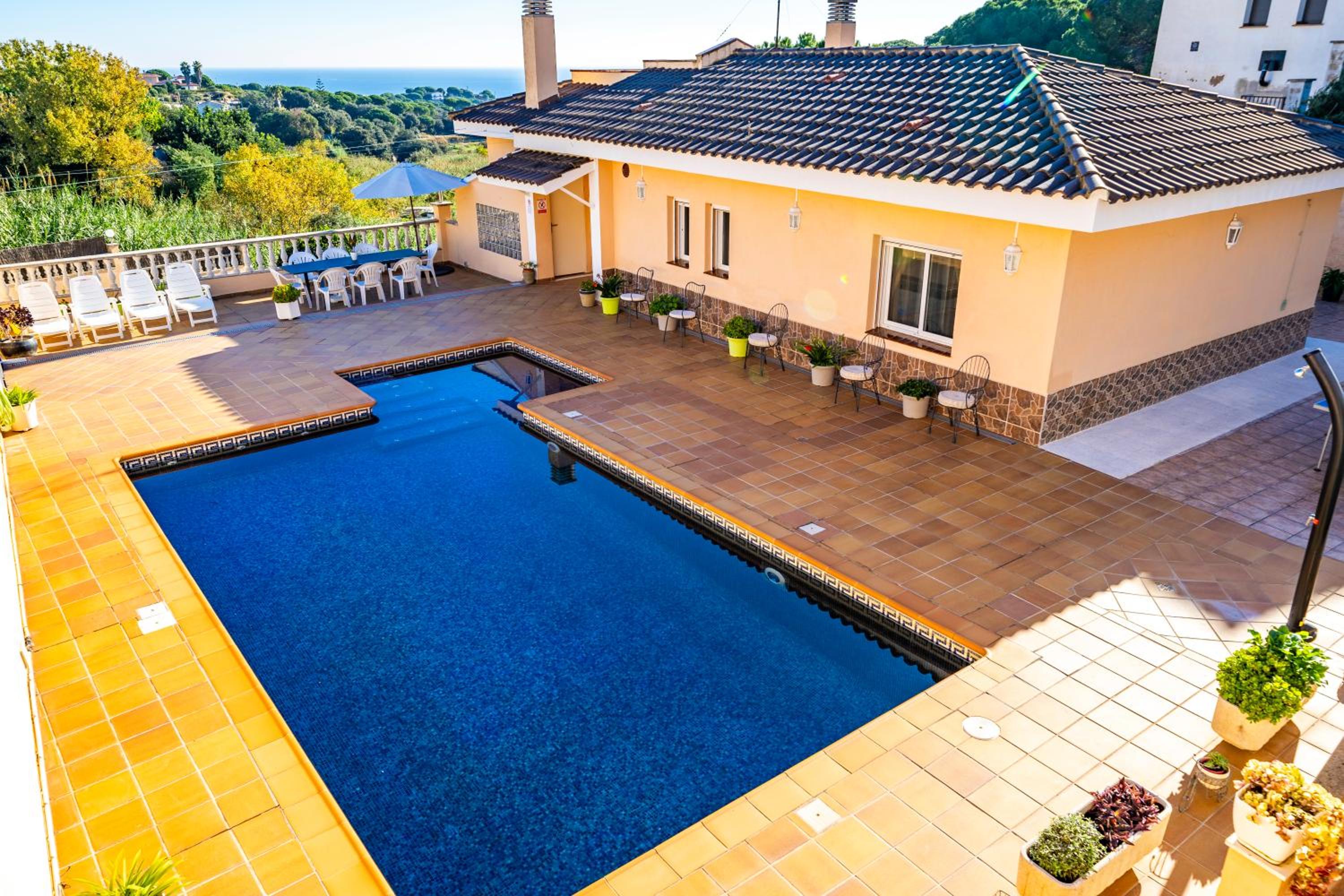 Apartamento con vista a la piscina