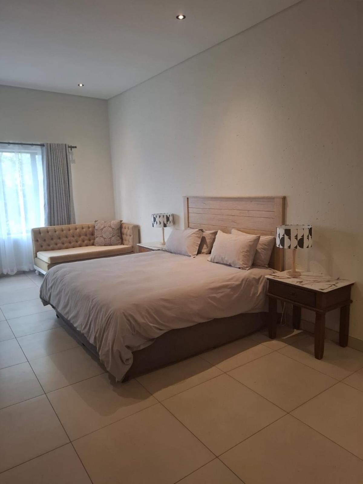 One-Bedroom Apartment with Terrace photo 1