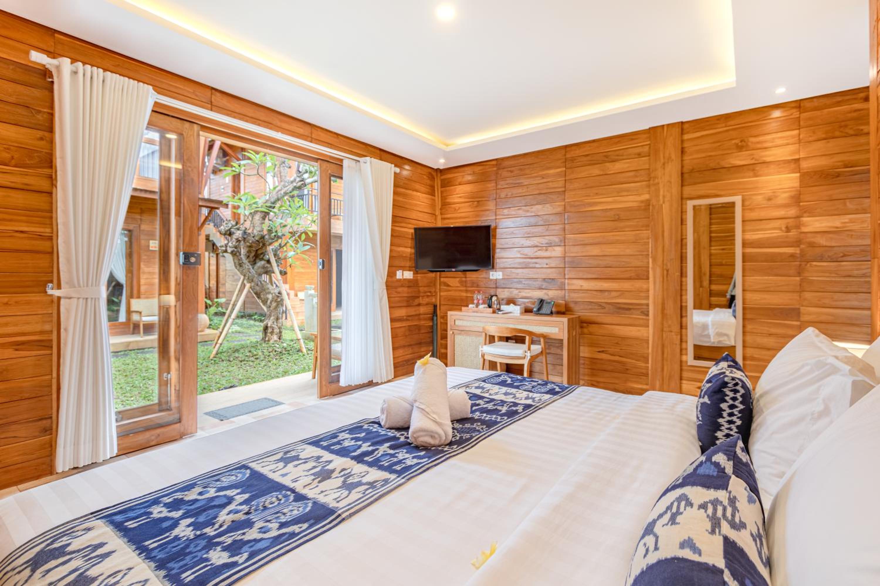 Deluxe King Room - Photo 1