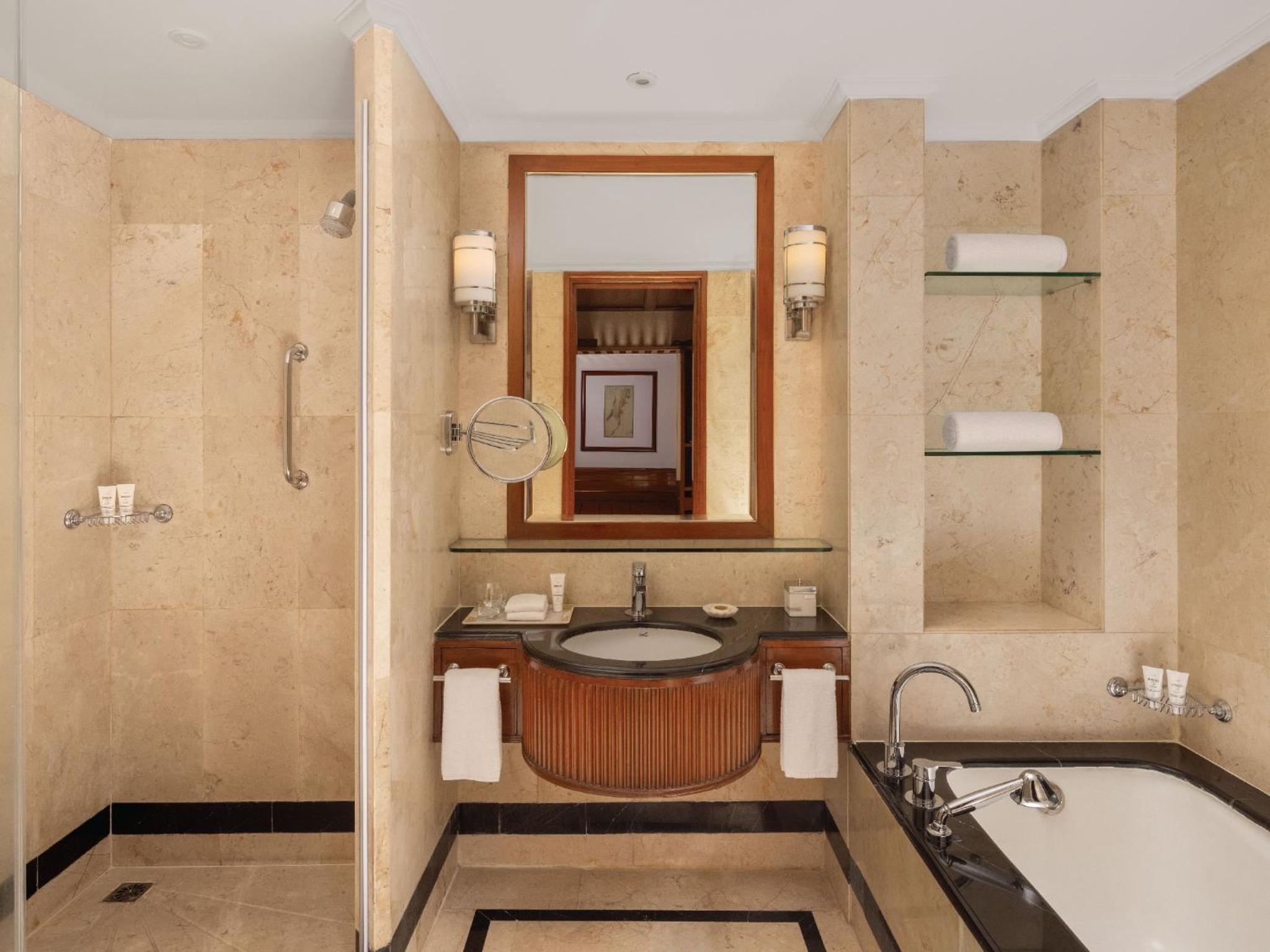 ITC One with Lounge Access