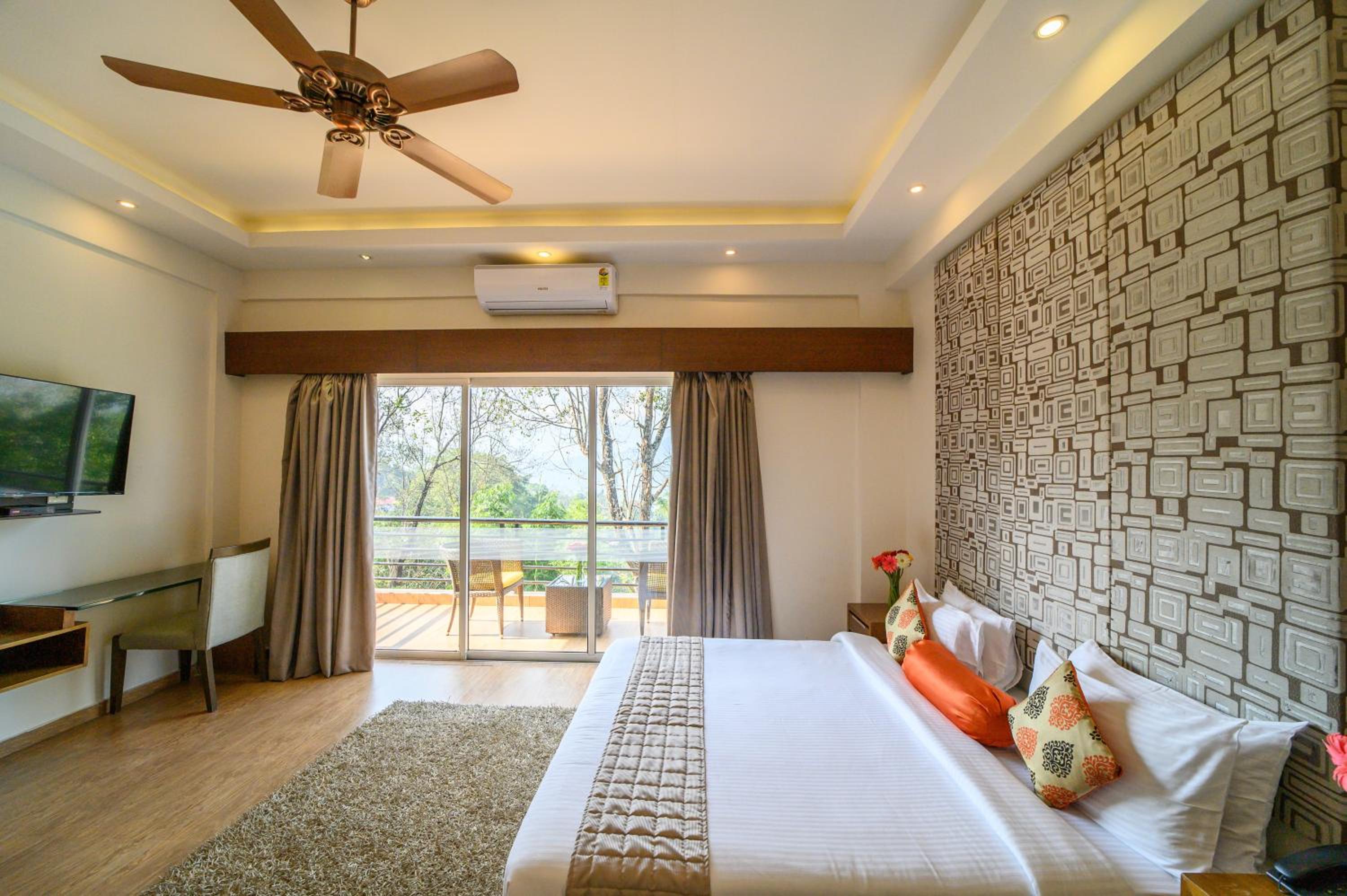 Suite with Mountain View photo 3