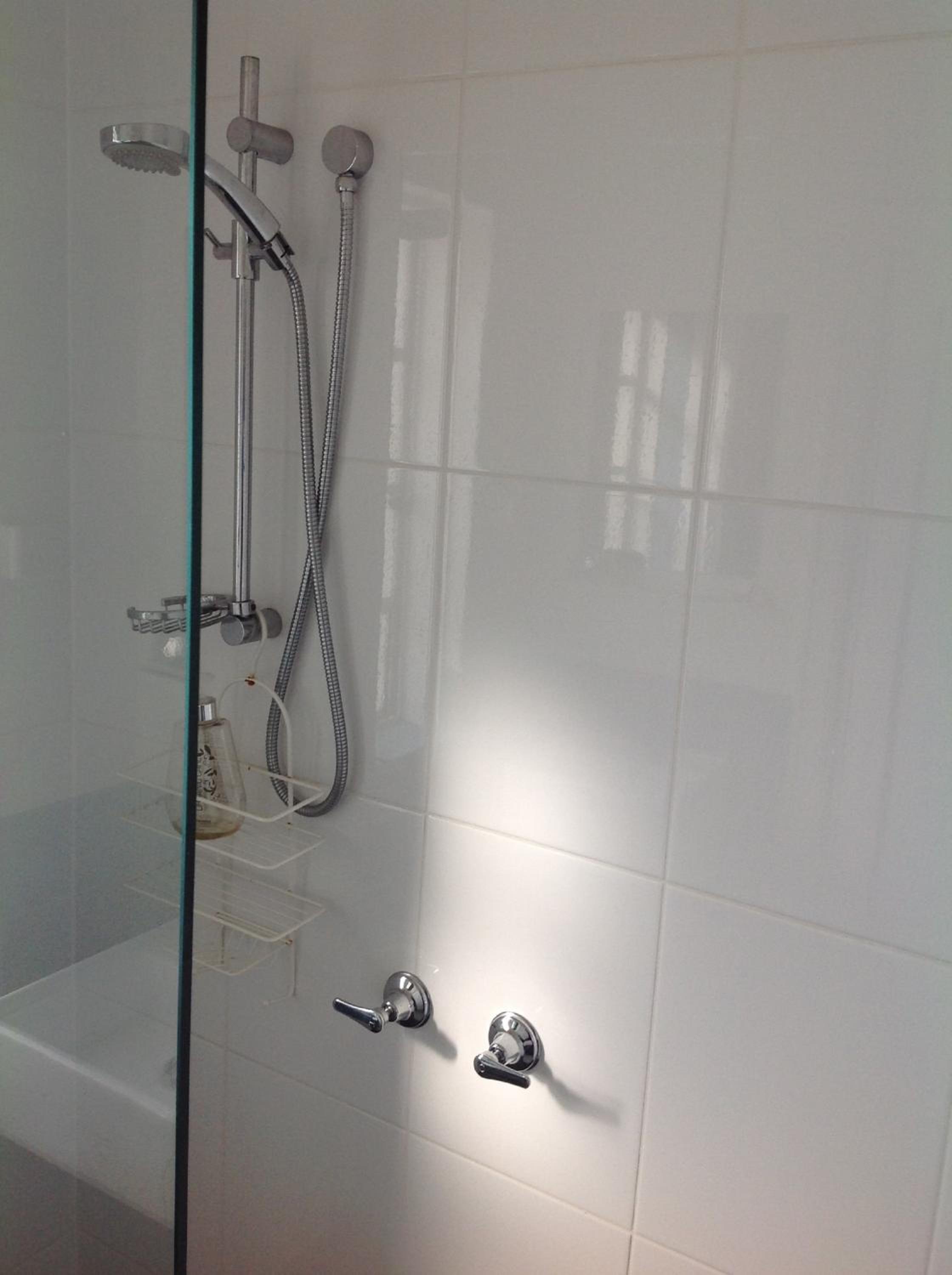 Budget Twin Room - Photo 2