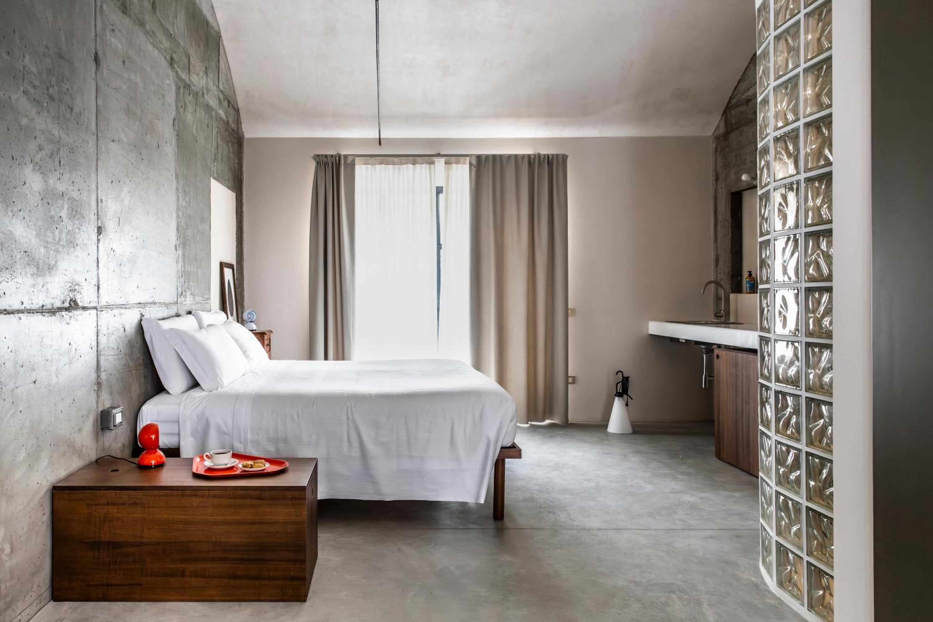 Deluxe Room - Photo 6