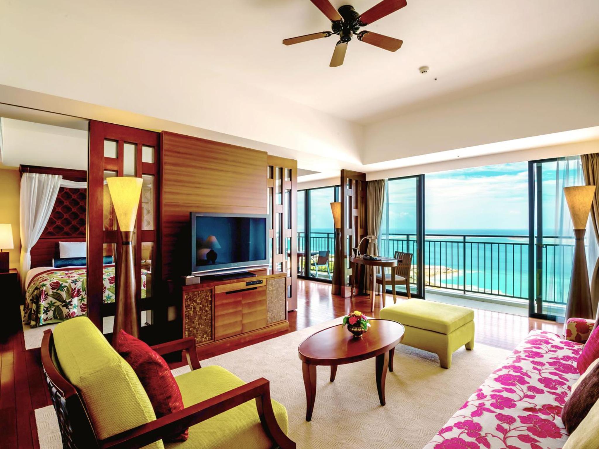 Royal Suite with Ocean View for 1-2 adults - 10F - Photo 1