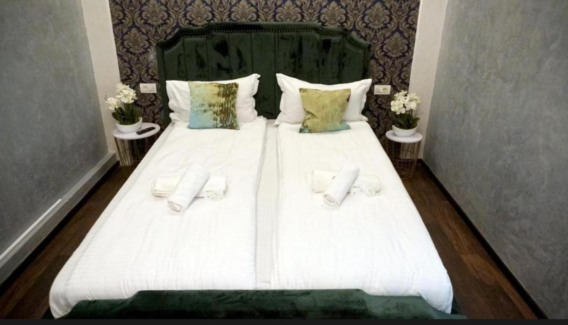 Deluxe Room (2 Adults + 1 Child) photo 1