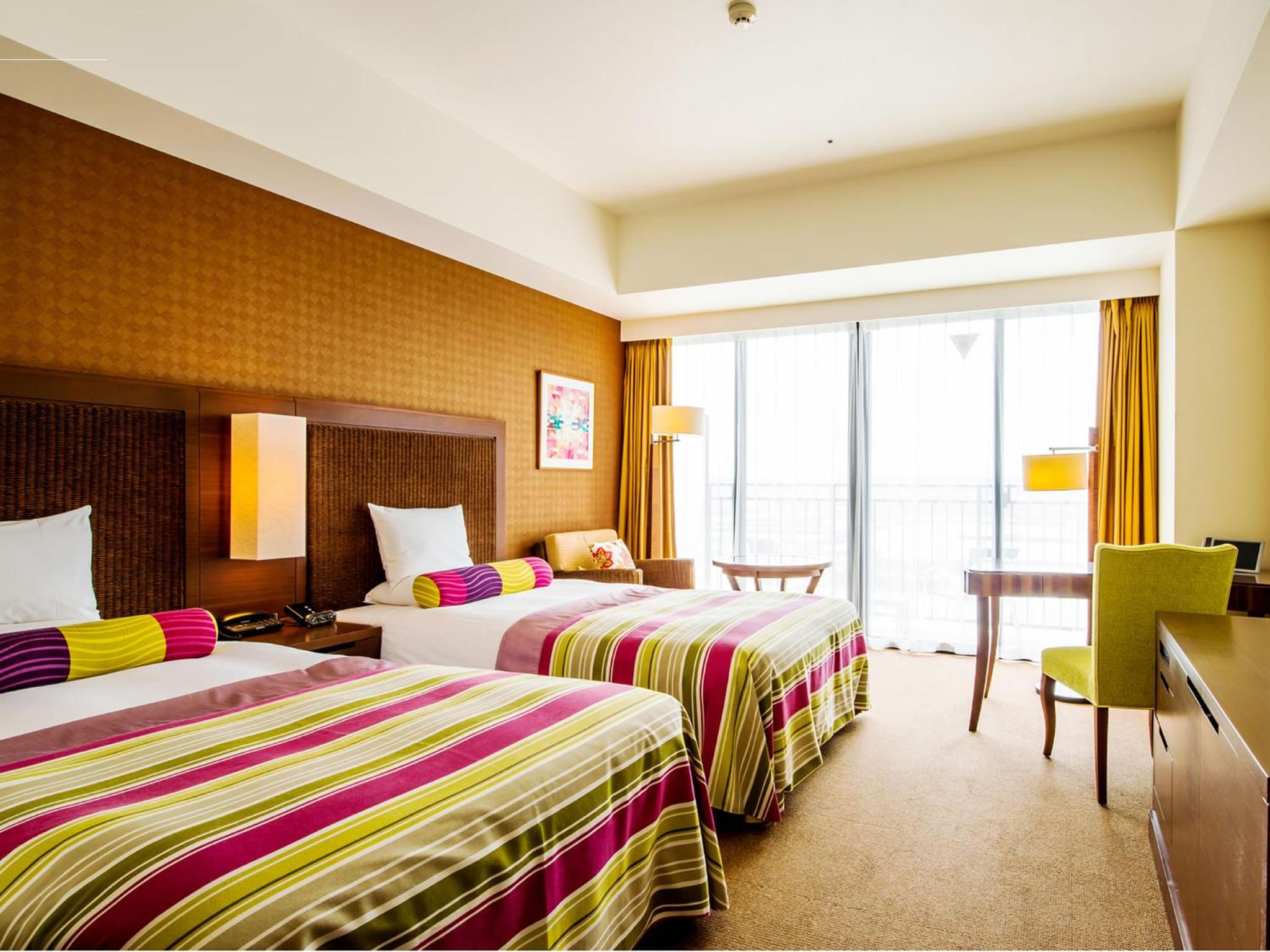 Premium Room with Harbor View and Lounge Access - 9-10F - Photo 1