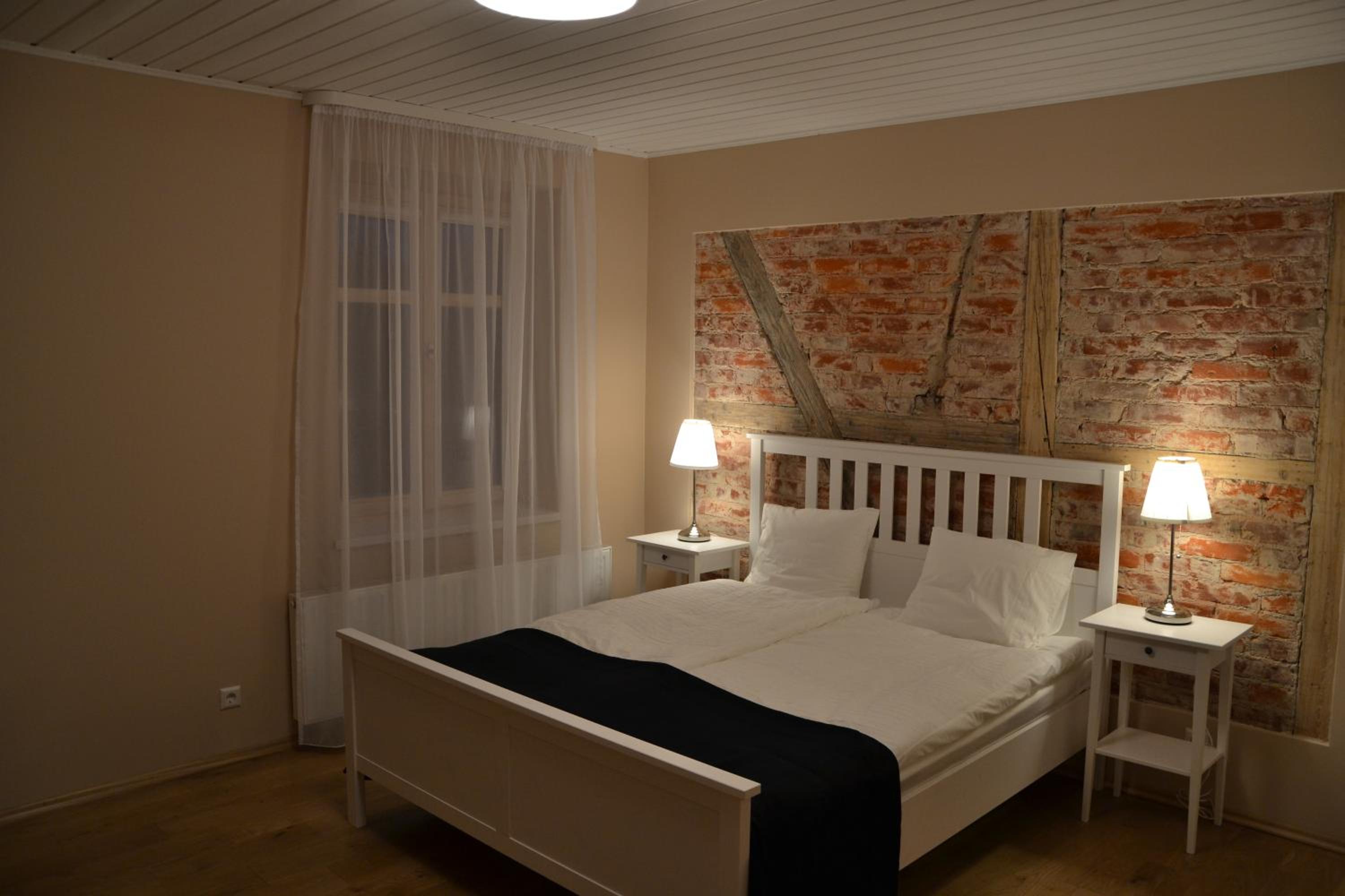 Double Room with Balcony - Photo 6
