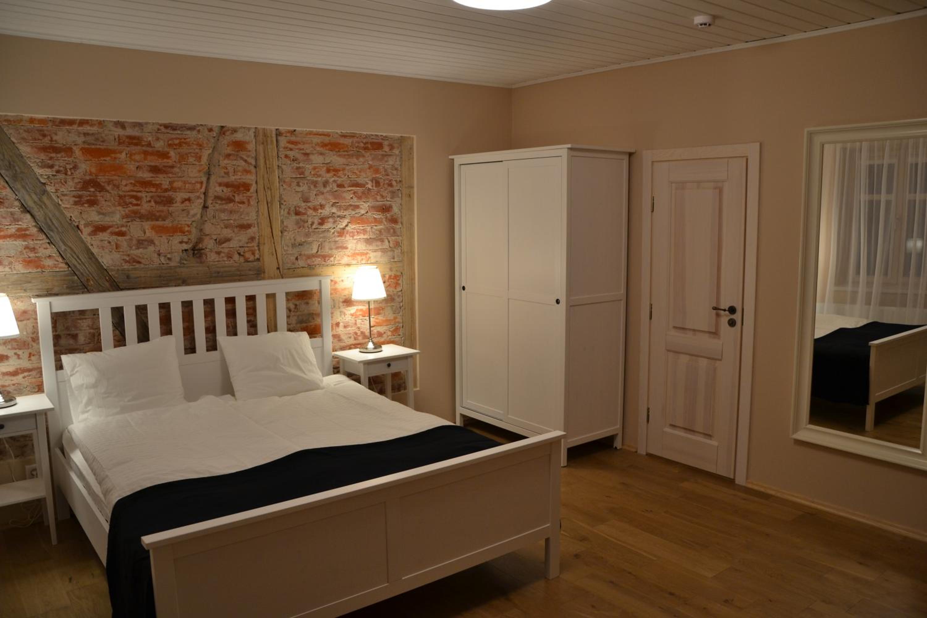 Double Room with Balcony - Photo 5