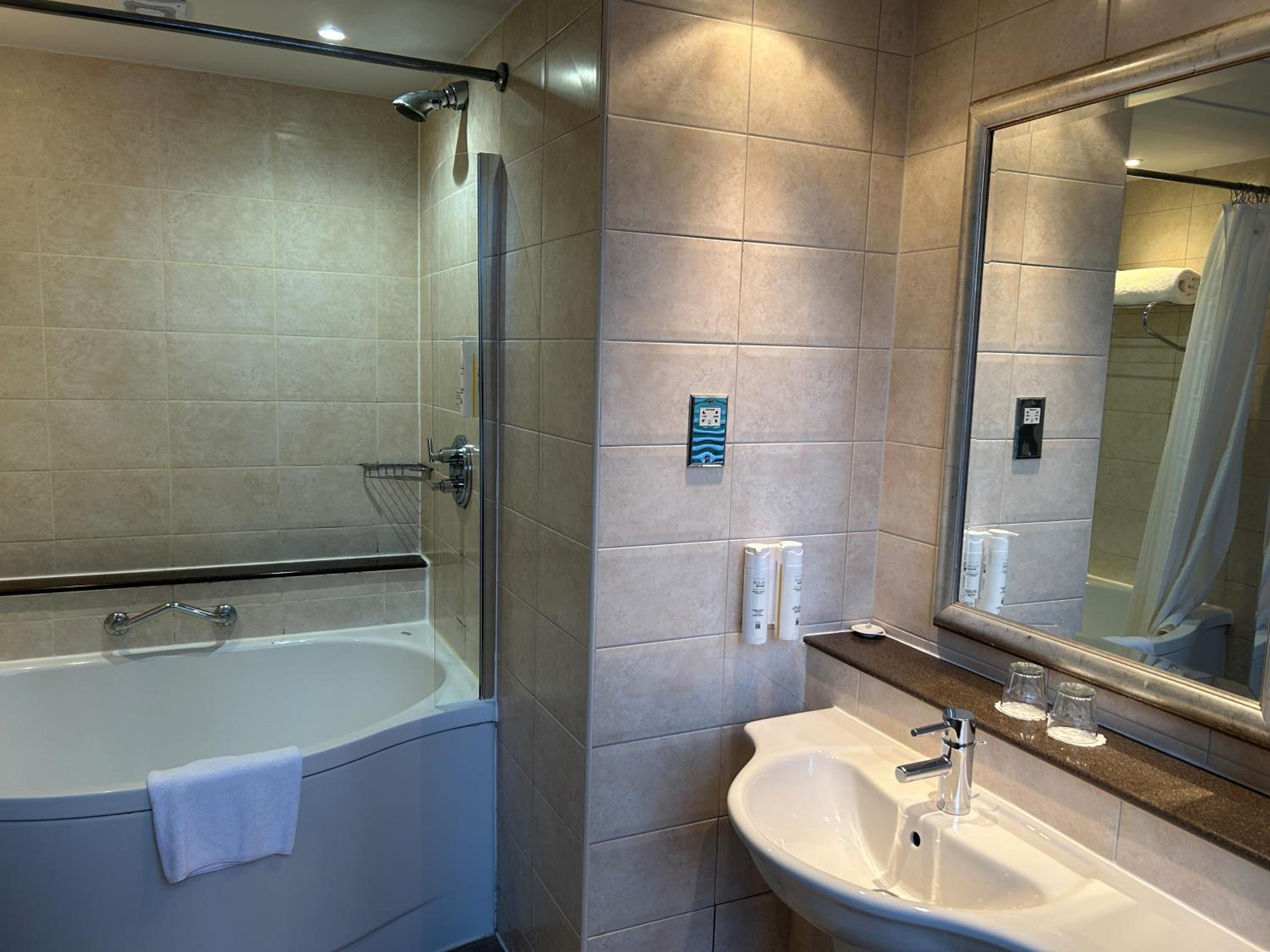 Deluxe Room - Photo 5