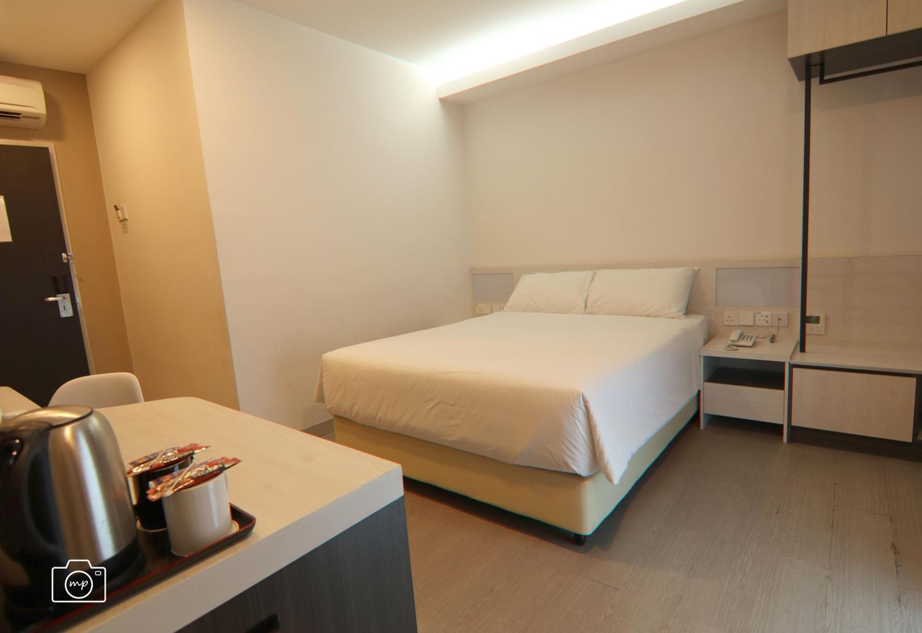 Deluxe Queen Room - Photo 1