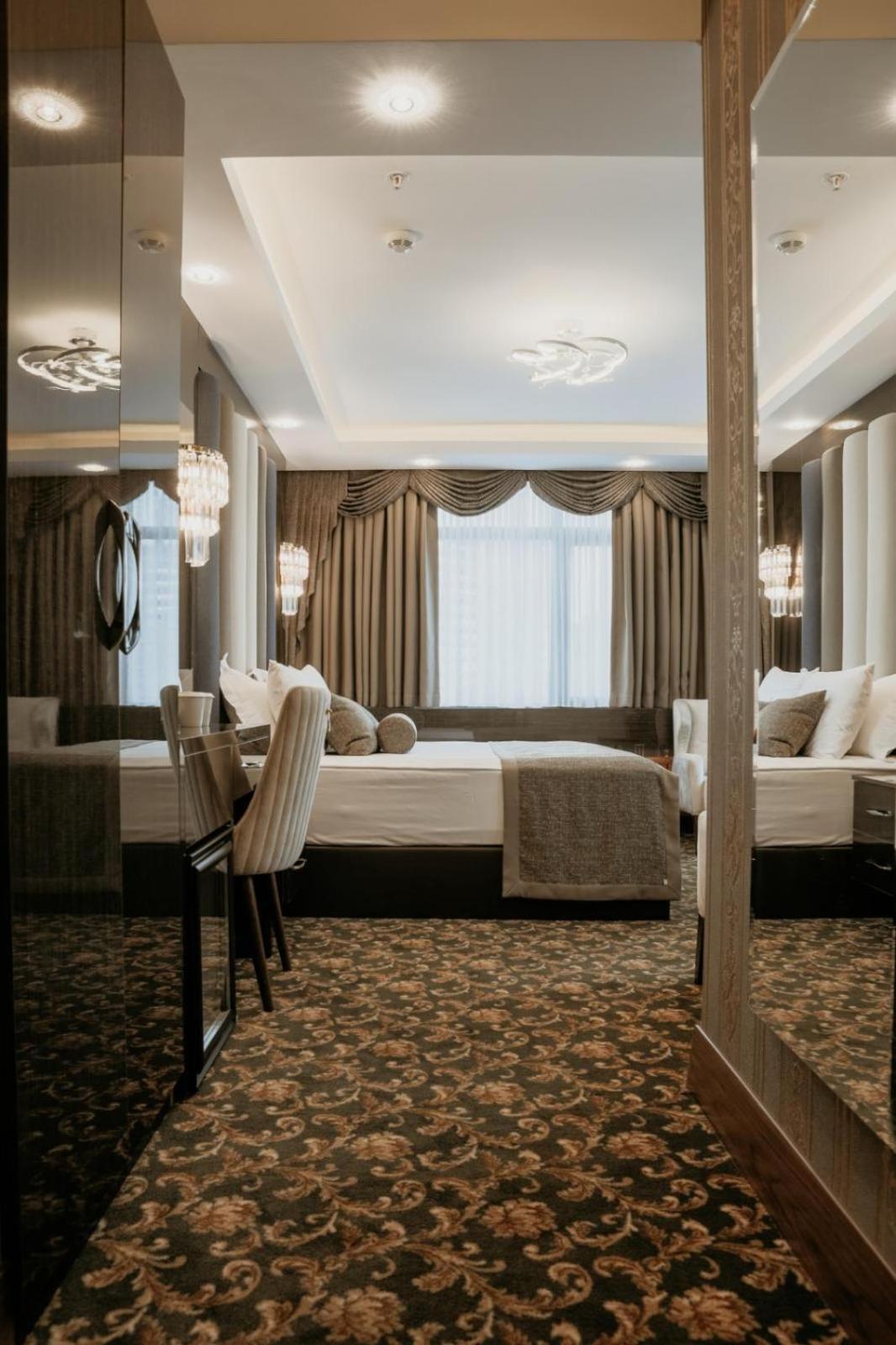 Deluxe King Room photo 2