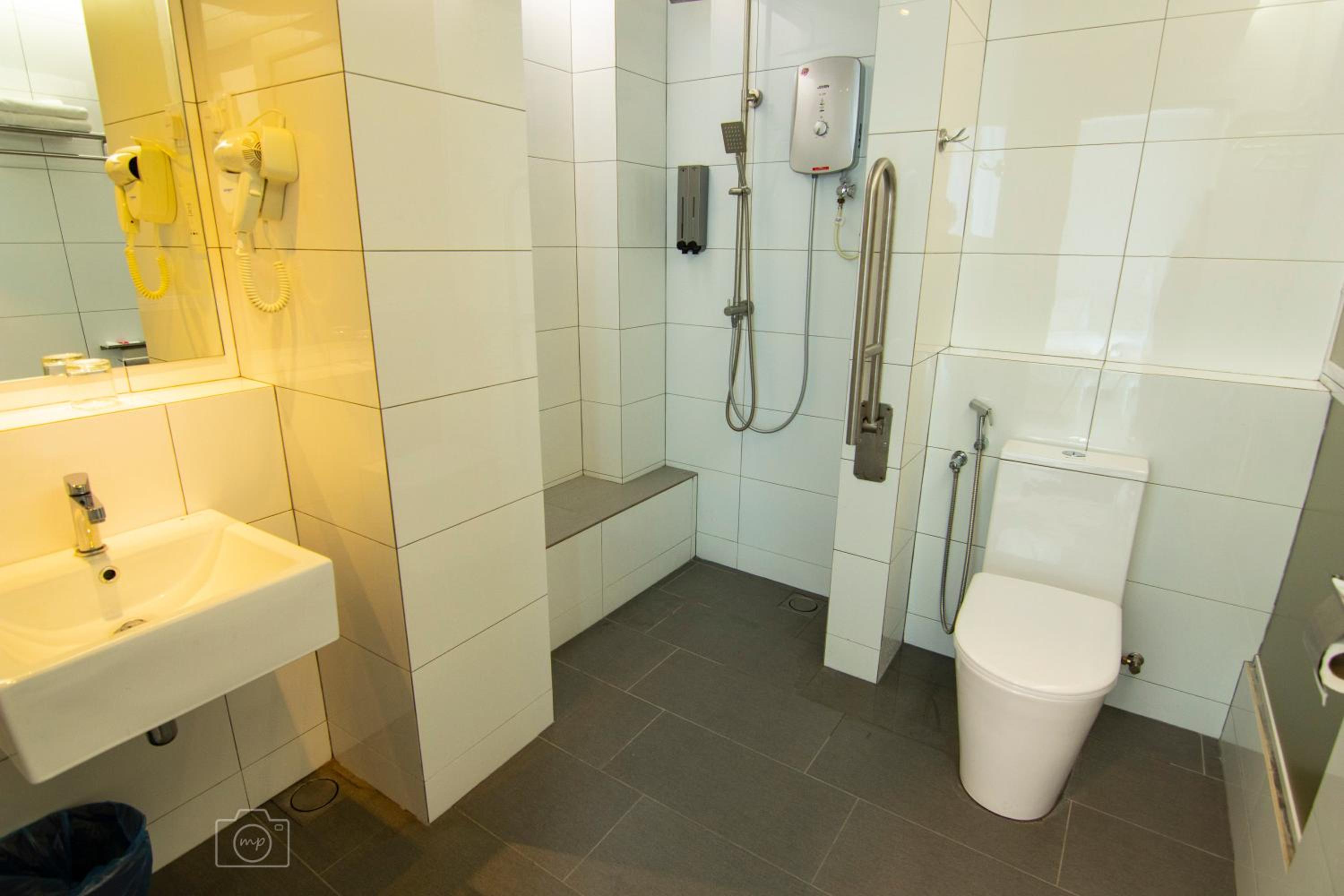 Deluxe King Room - Photo 1