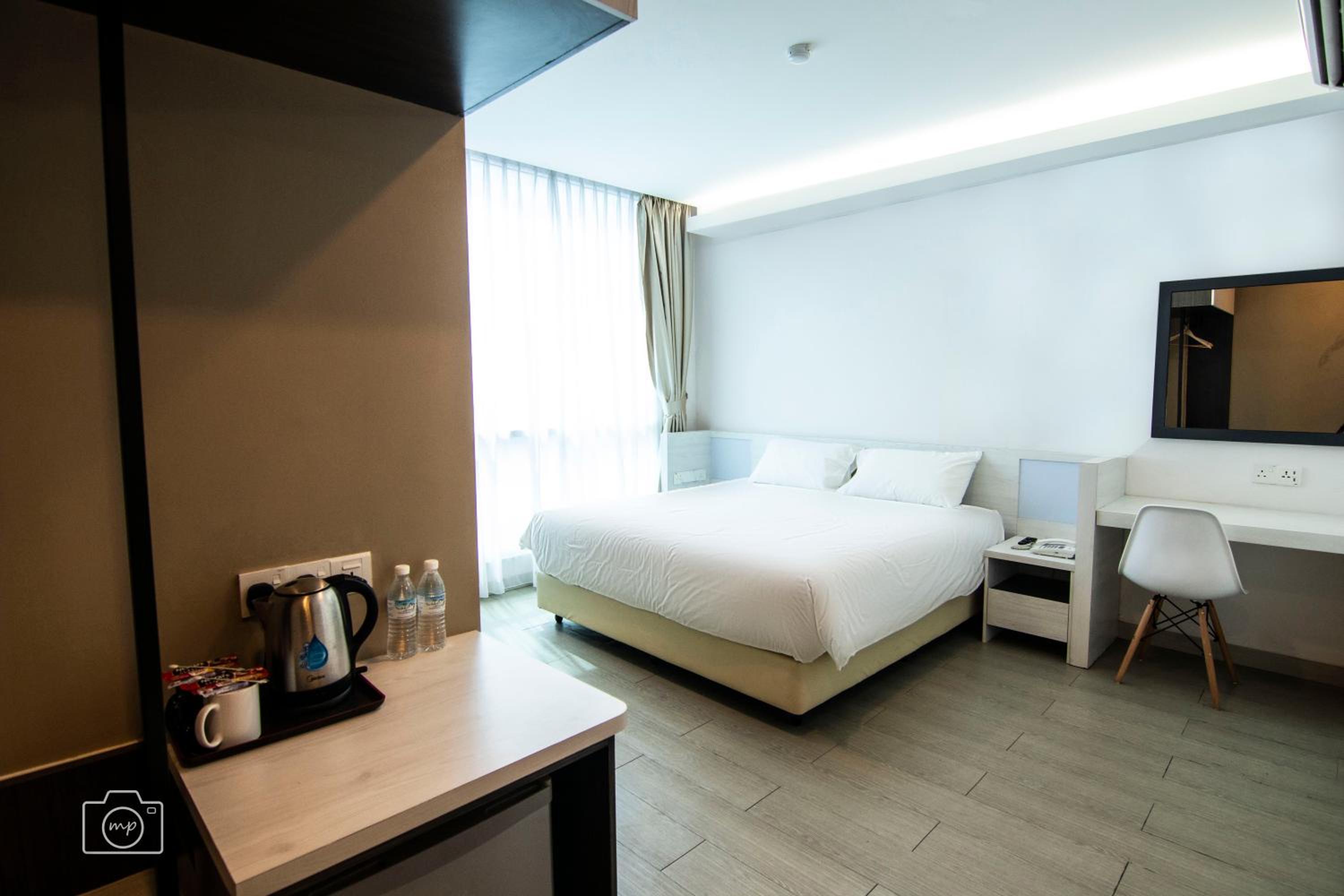 Deluxe King Room - Photo 2