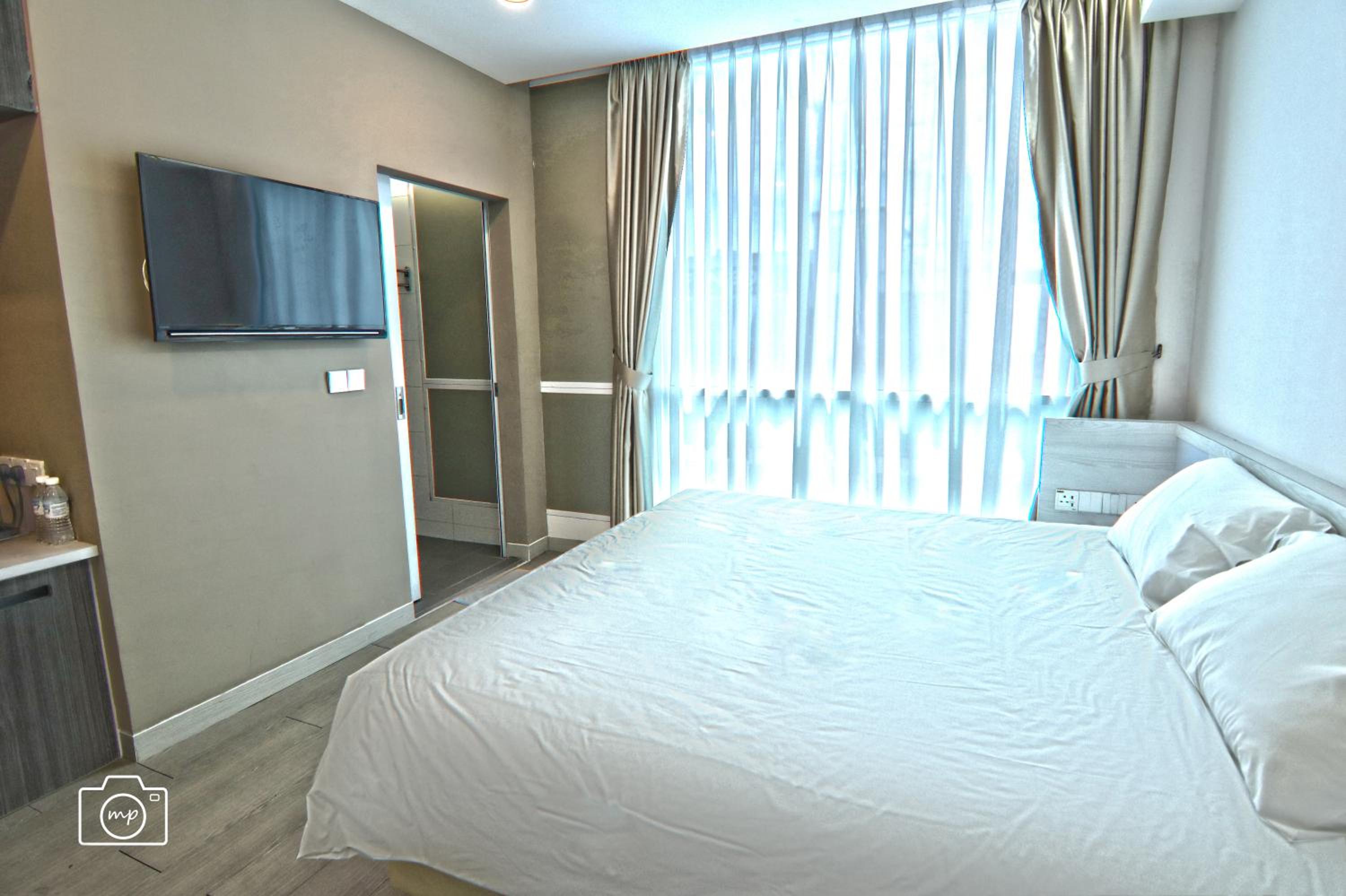 Deluxe King Room - Photo 3