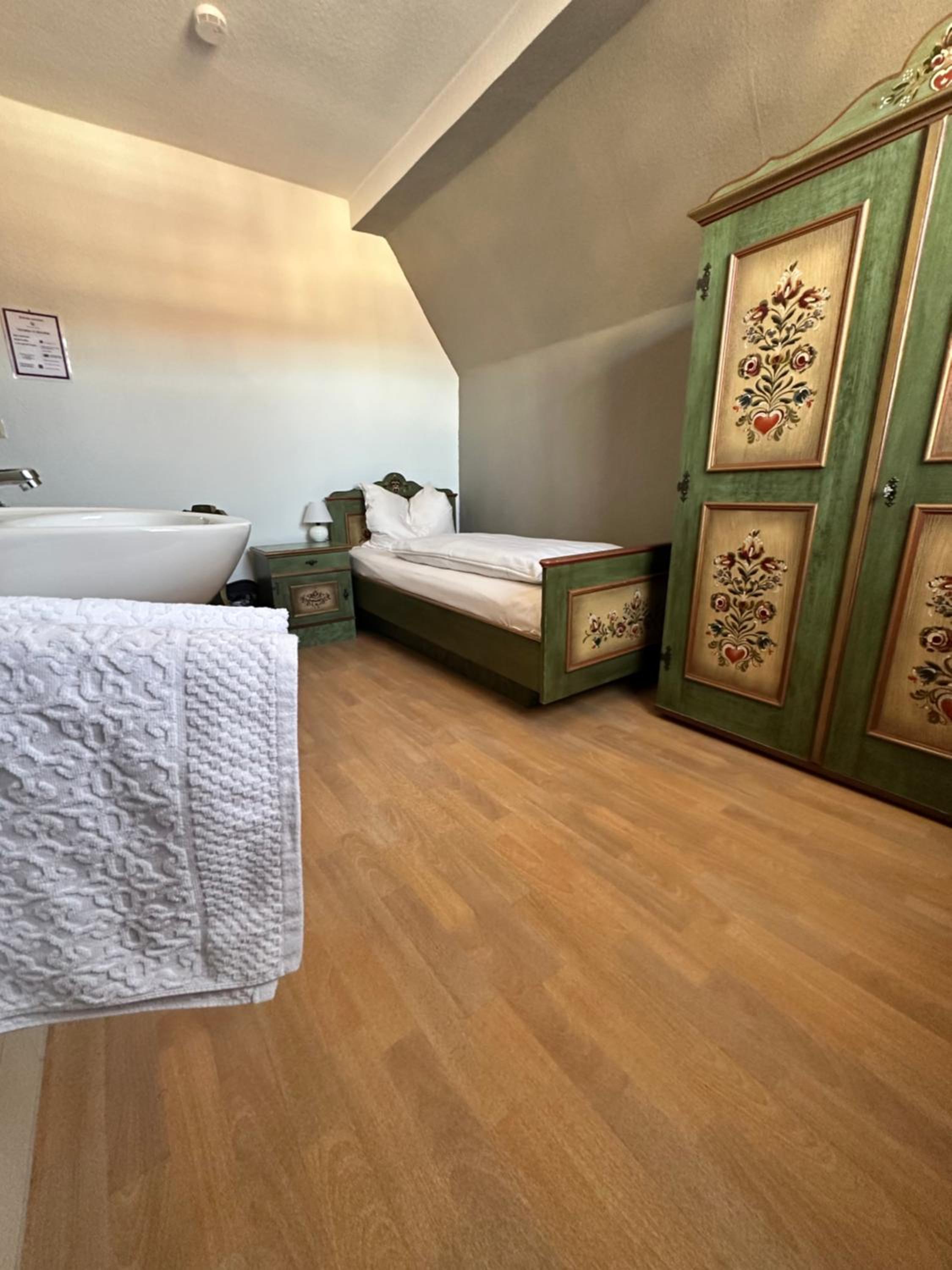 Single Room photo 2