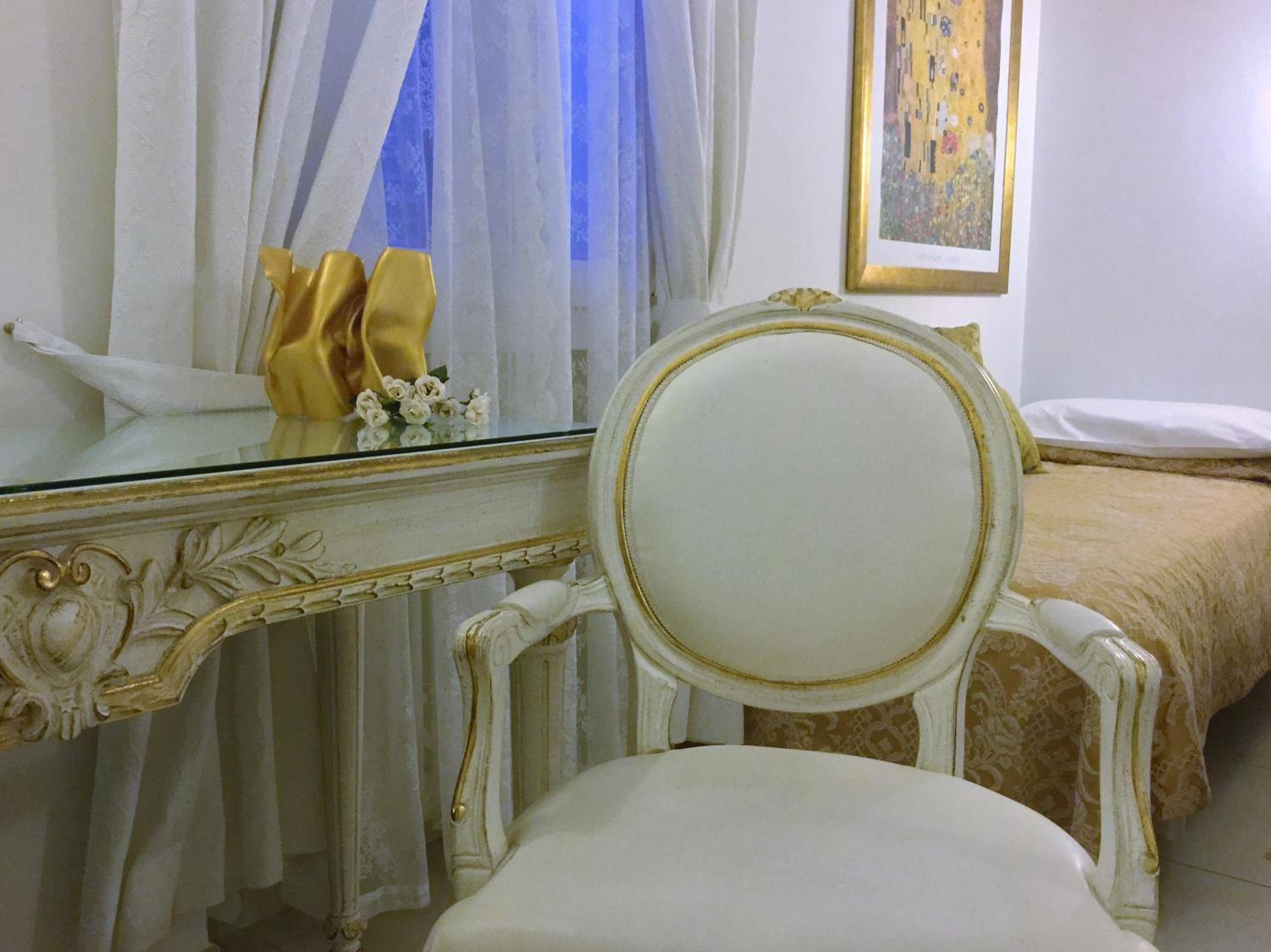 Double or Twin Room - Photo 5