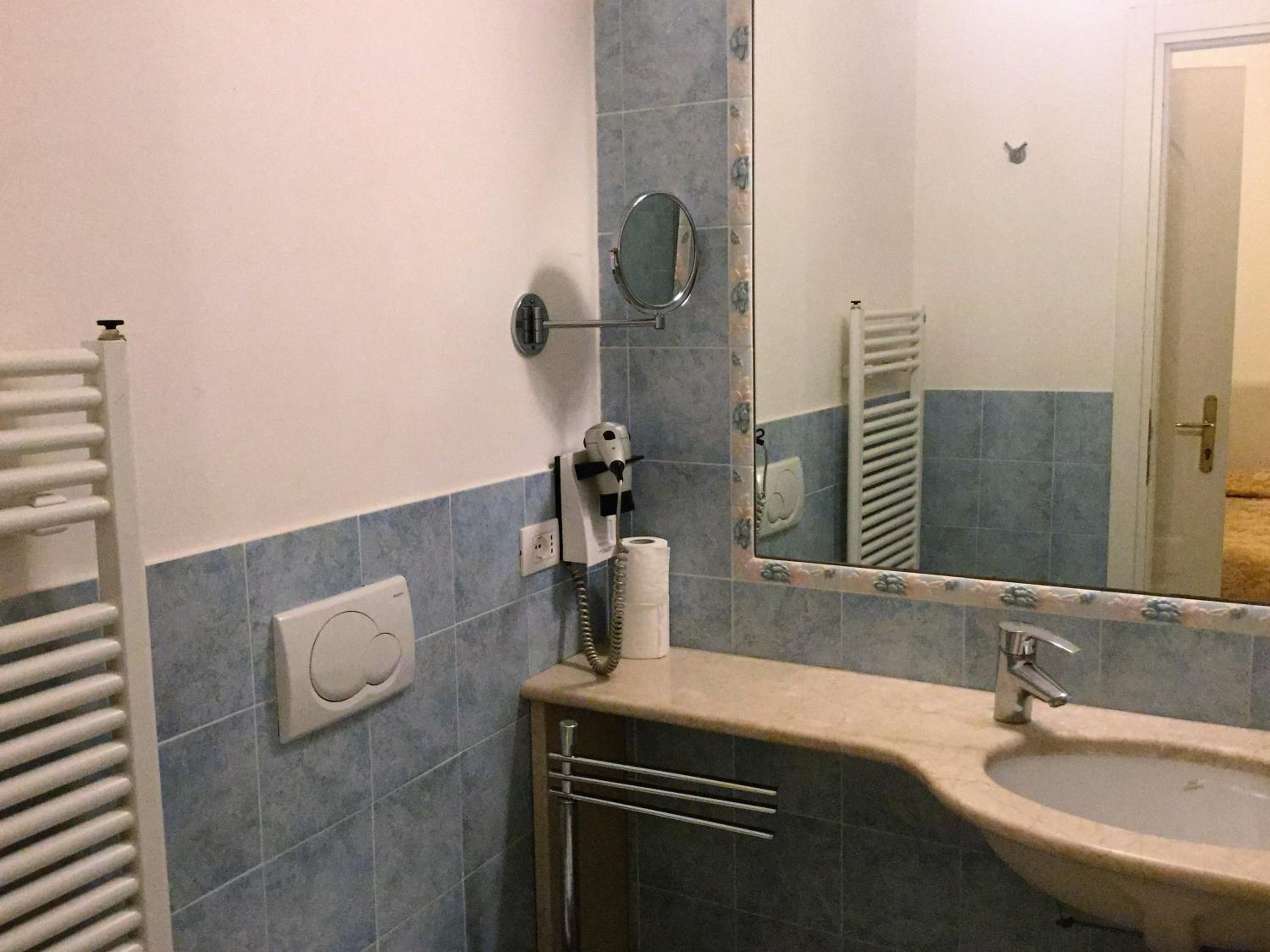 Double or Twin Room - Photo 2