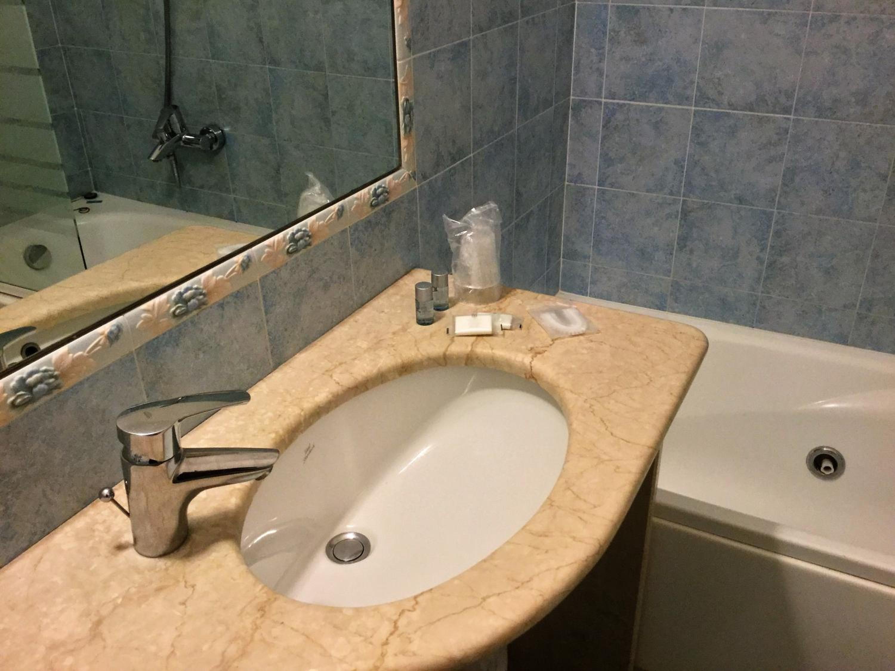 Double or Twin Room - Photo 16