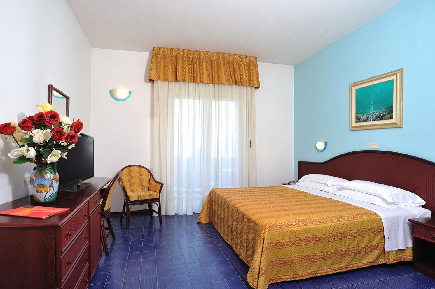 Executive Room with Balcony - Photo 1