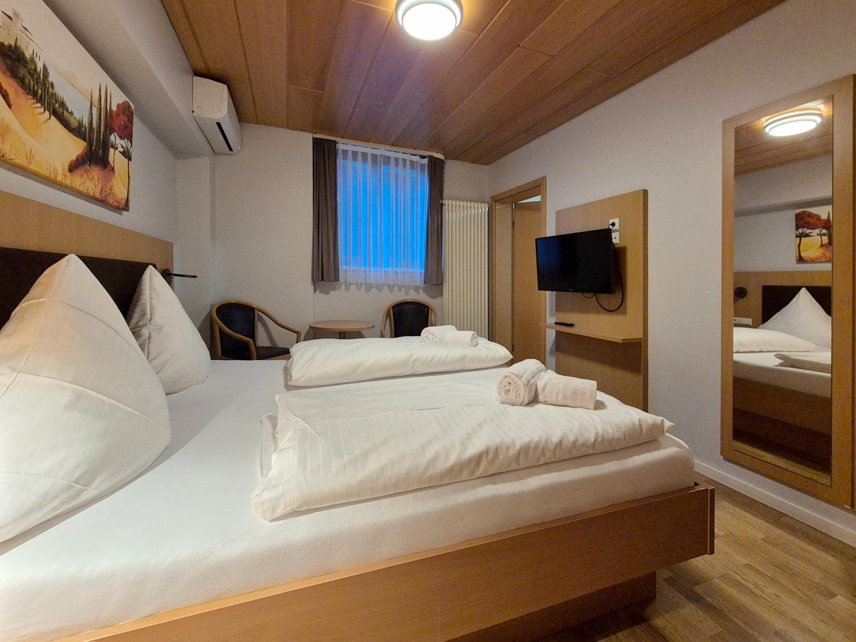 Quadruple Room in Basement  photo 3