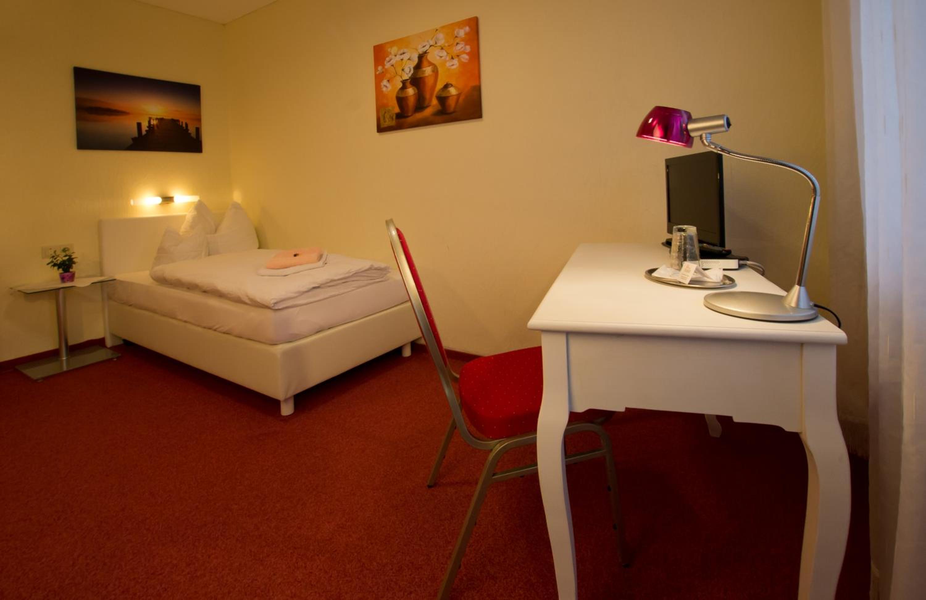 Deluxe Single Room with Shower photo 3
