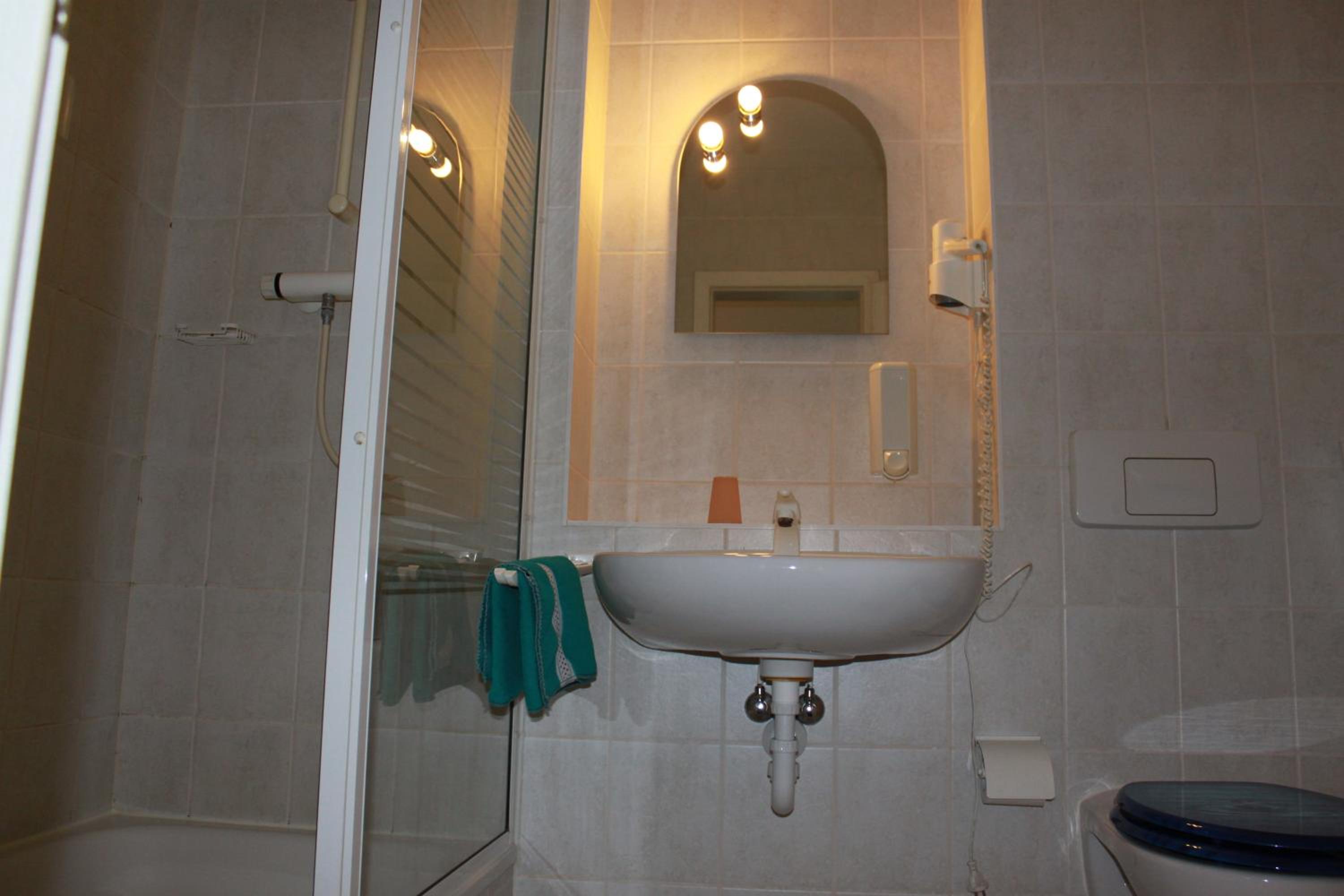 Double Room - Photo 5