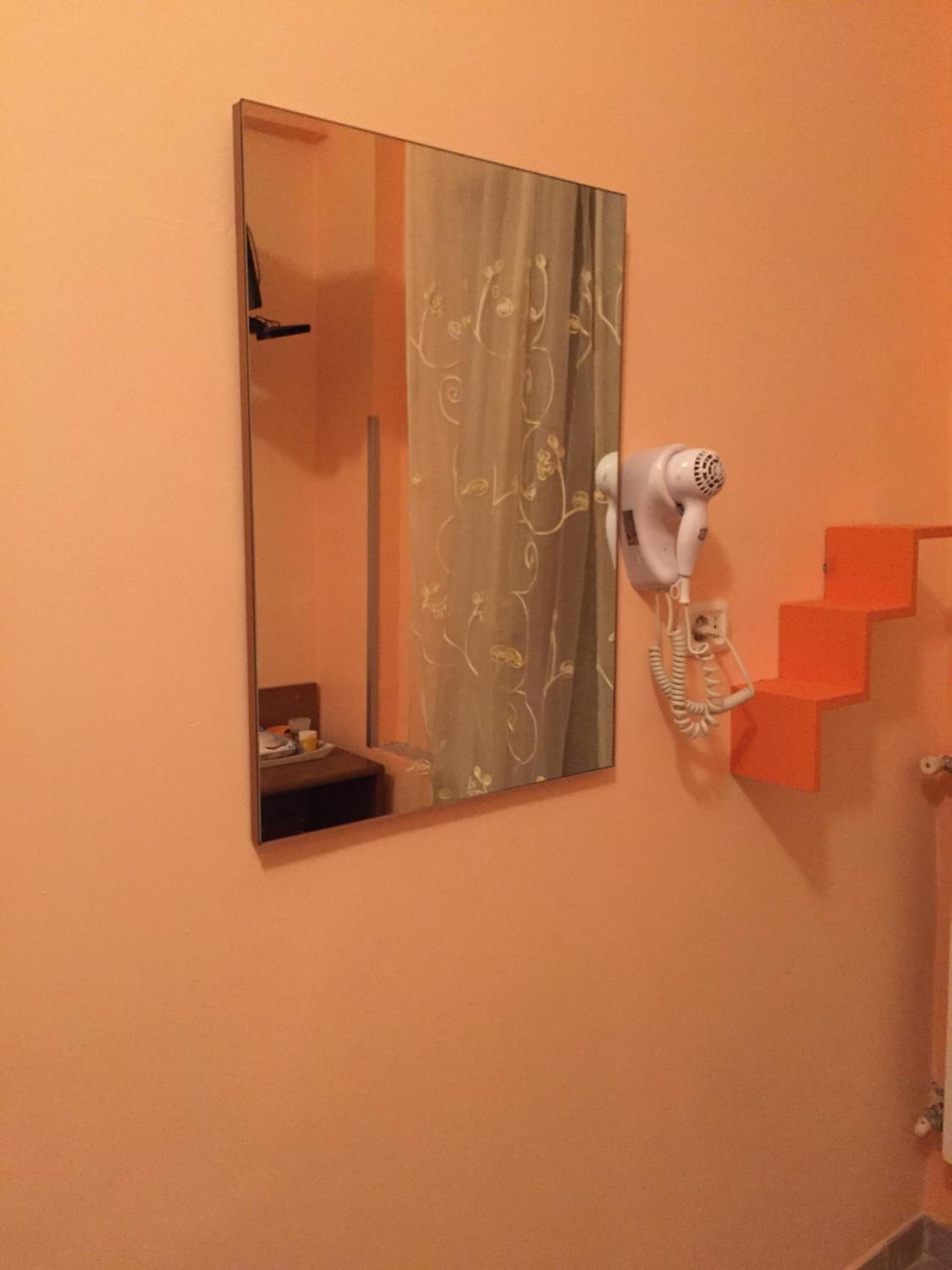 Single Room with Shared Bathroom photo 3