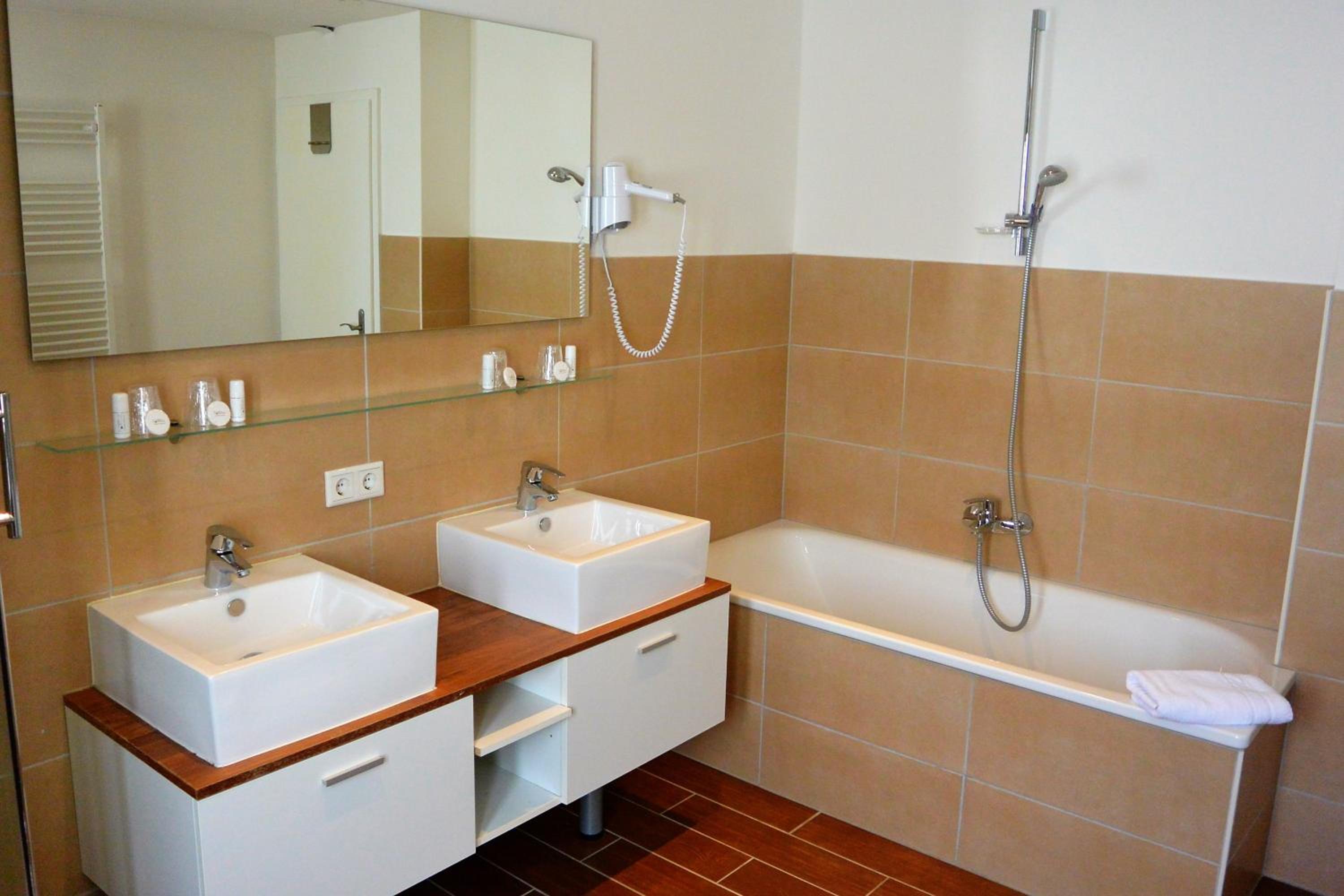 Double Room - Photo 7