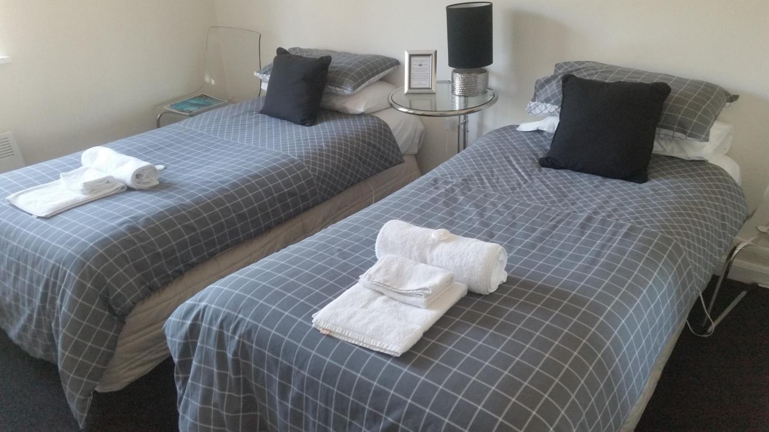 Budget Twin Room - Photo 6