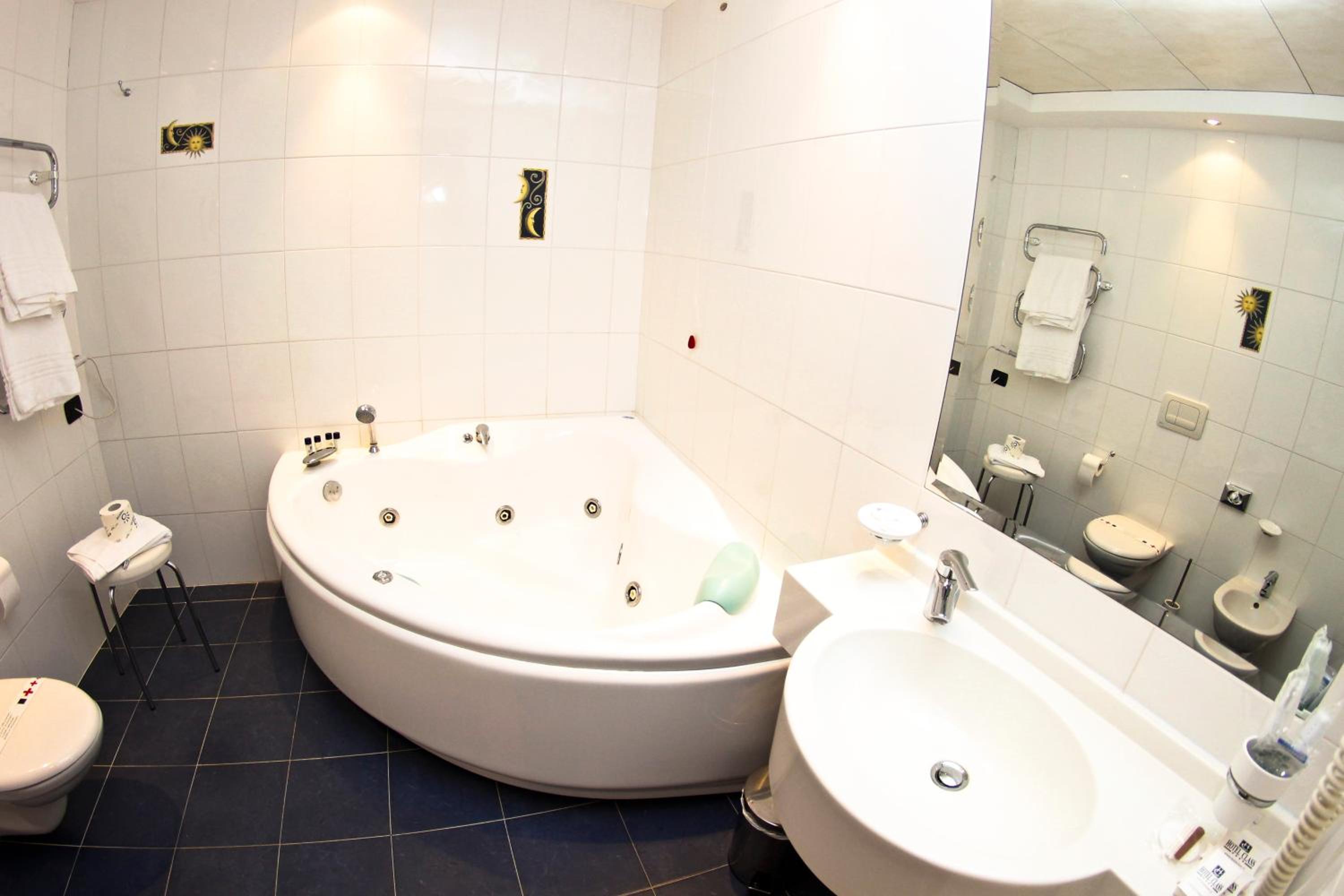 King Suite - Photo 7