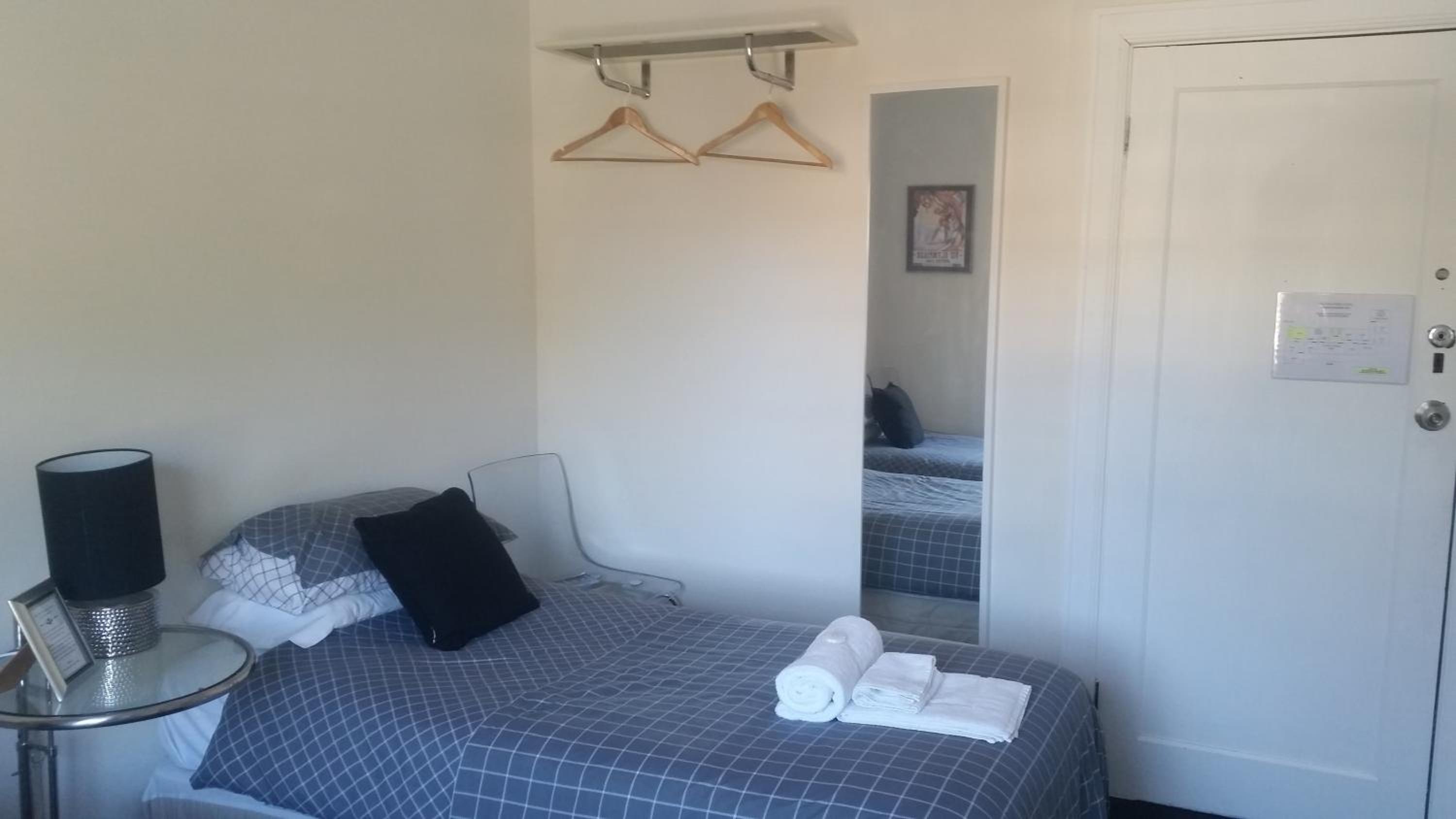 Budget Twin Room - Photo 4