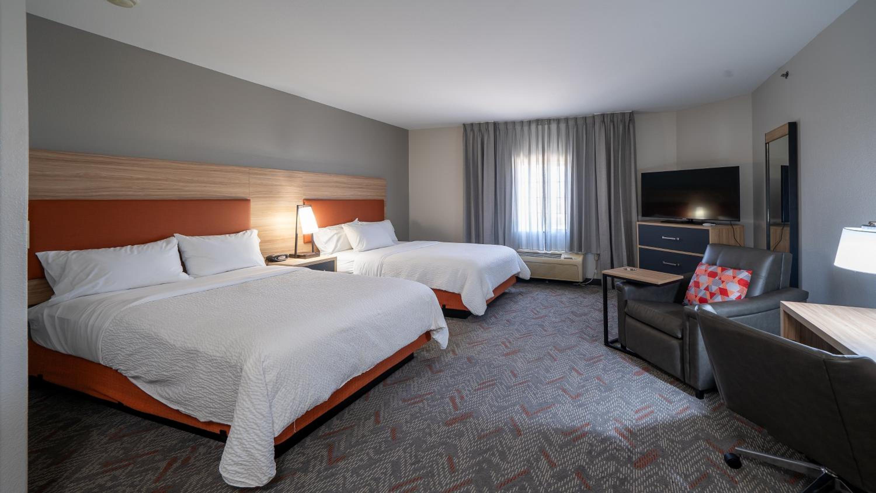 Studio Suite with Two Double Beds photo 2