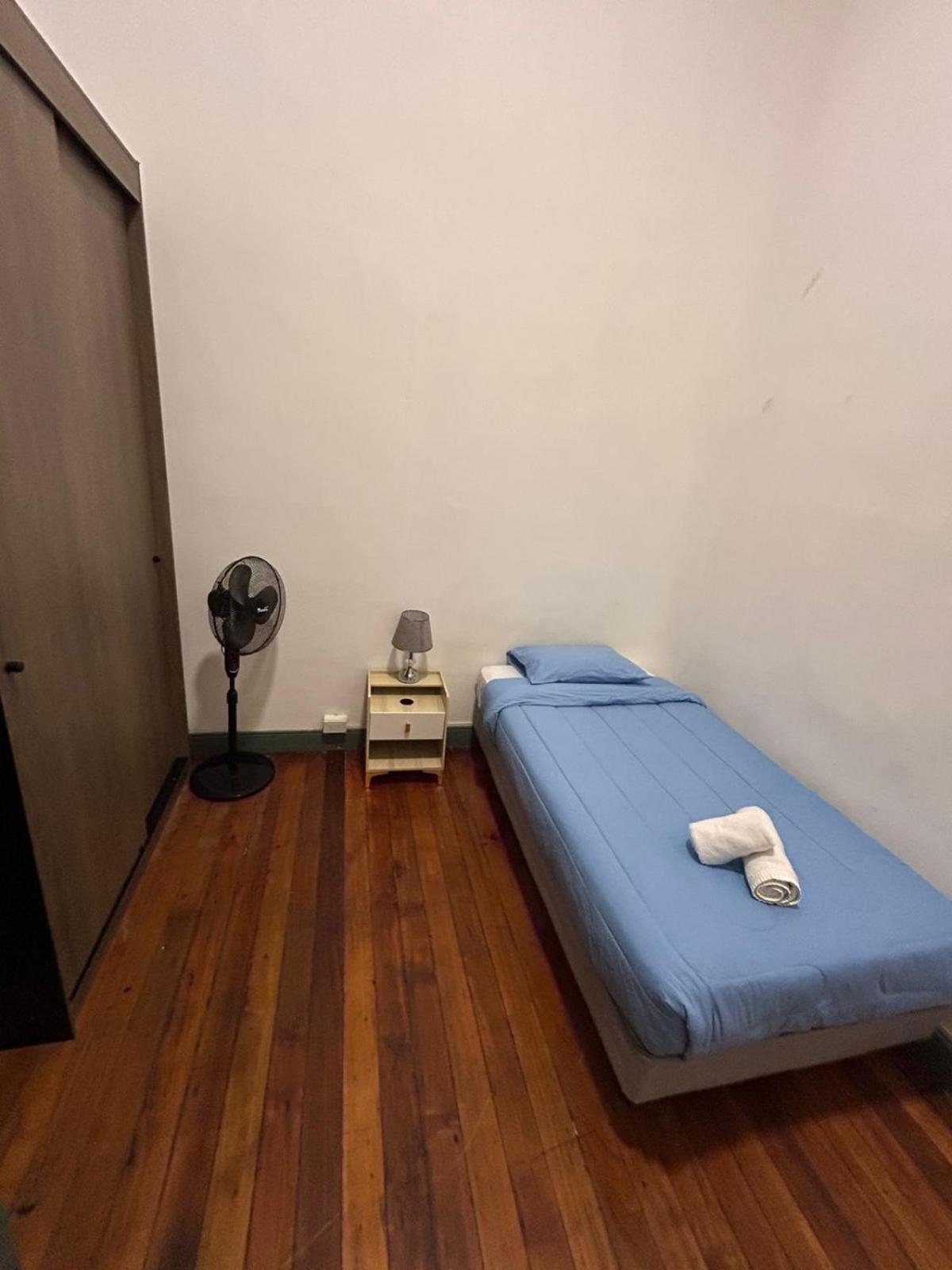 Single Room with Shared Bathroom photo 3