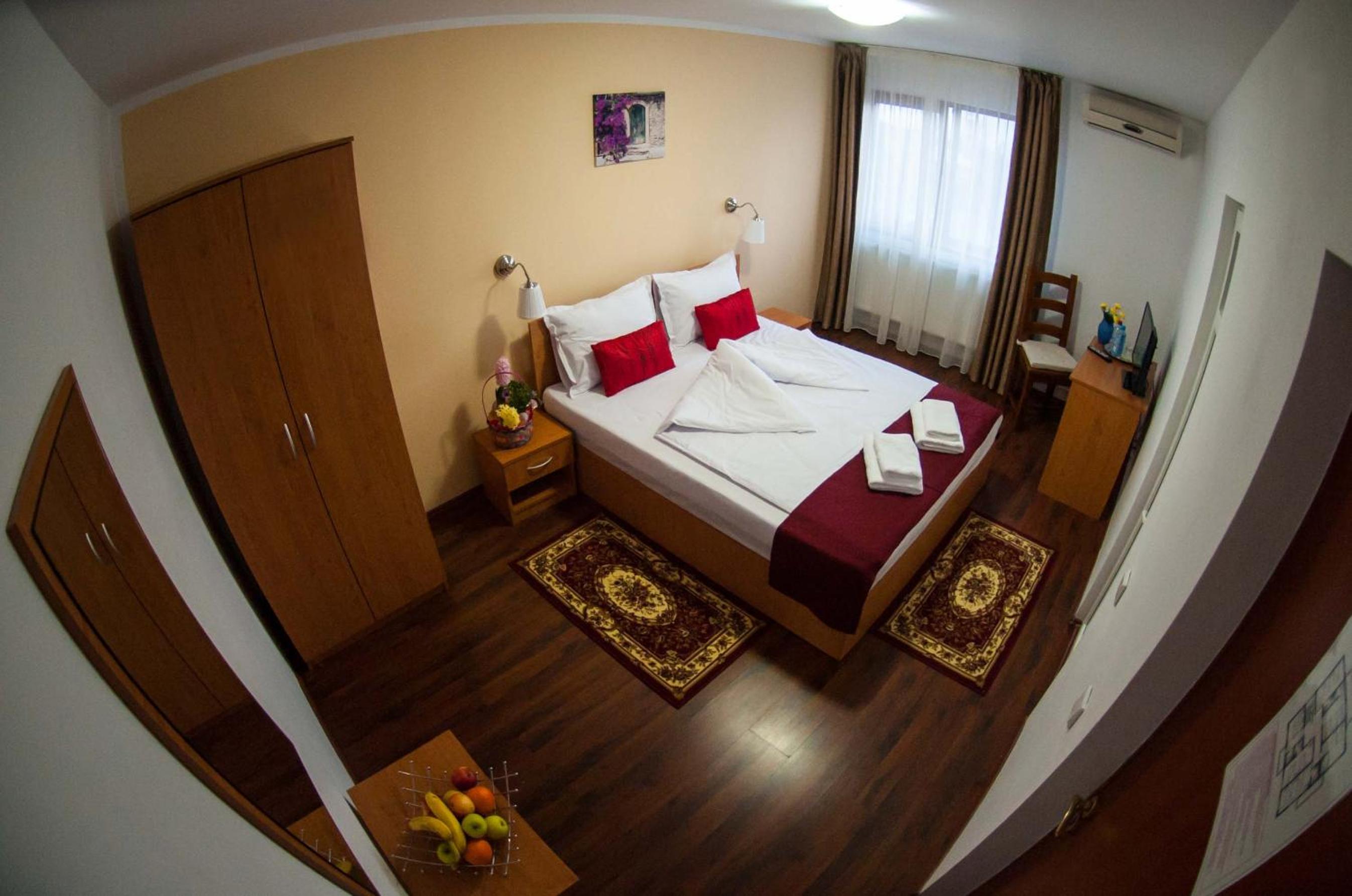 Double Room - Photo 13