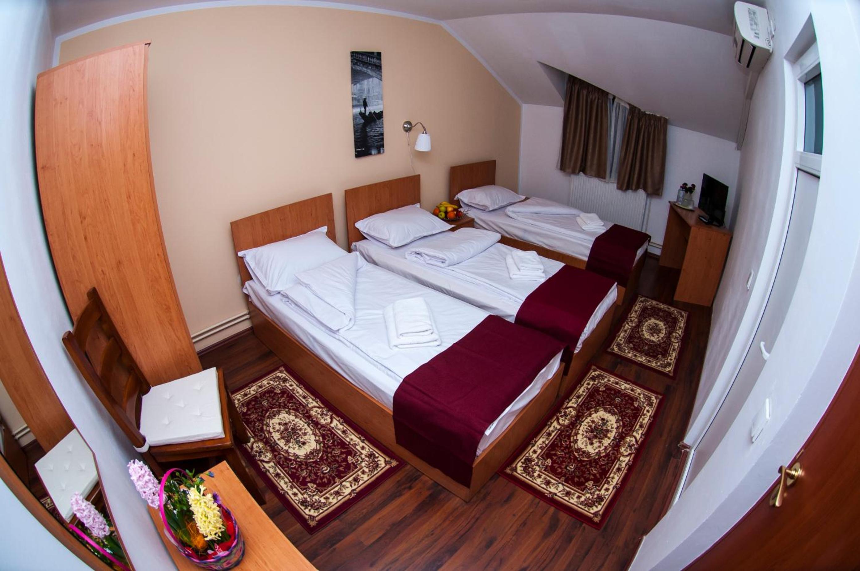 Triple Room - Photo 15