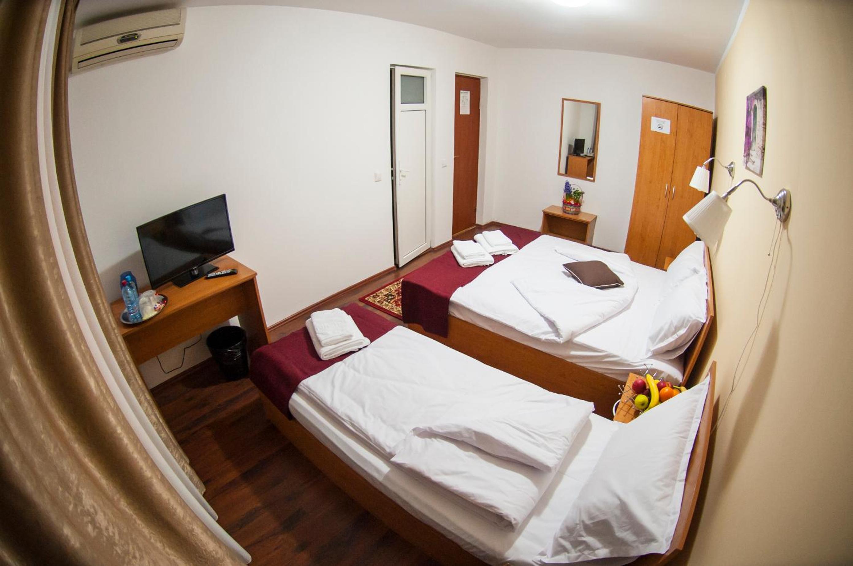 Triple Room - Photo 2