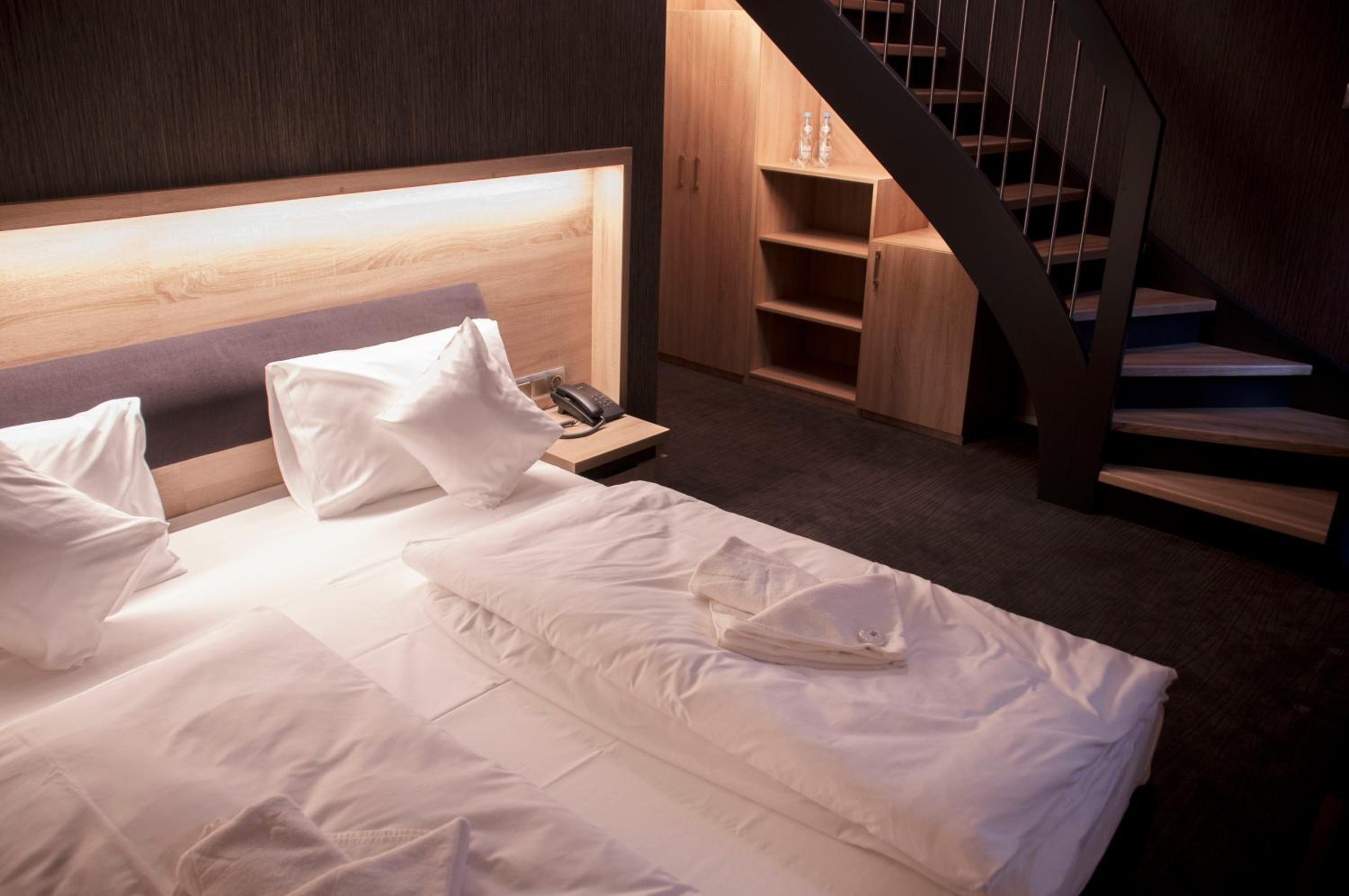 Duplex Room with Extra Bed - Photo 5