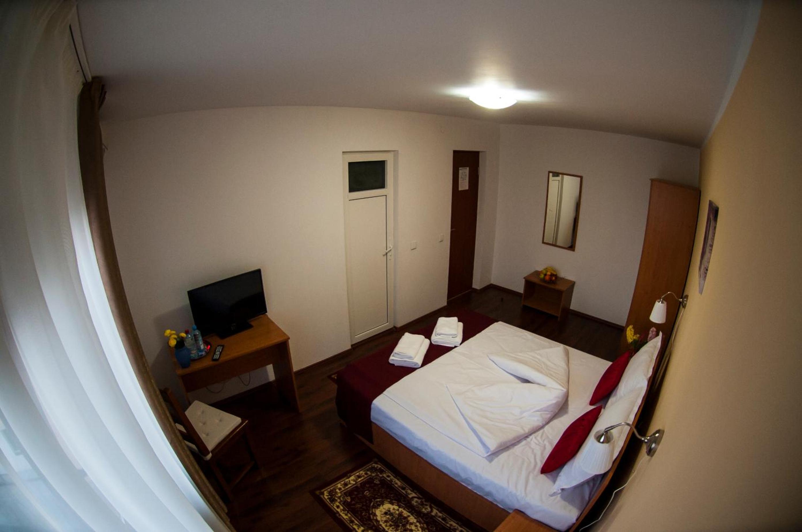 Double Room - Photo 6