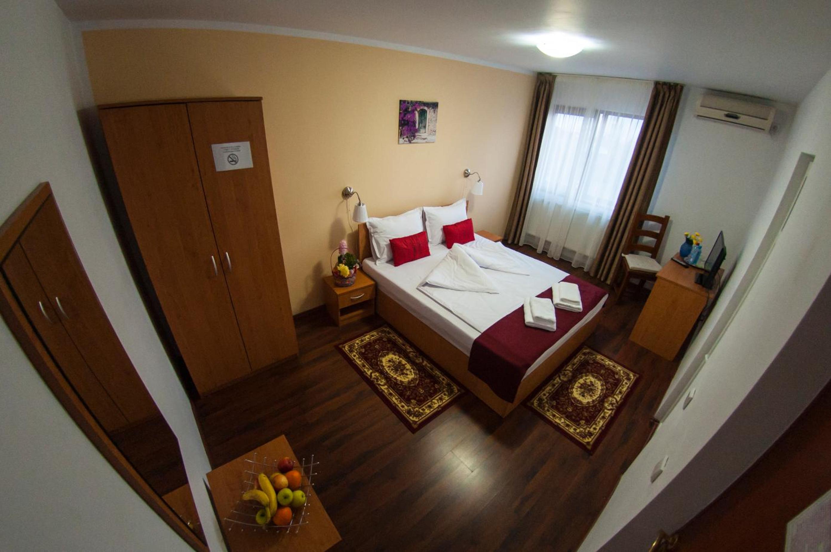 Double Room - Photo 5