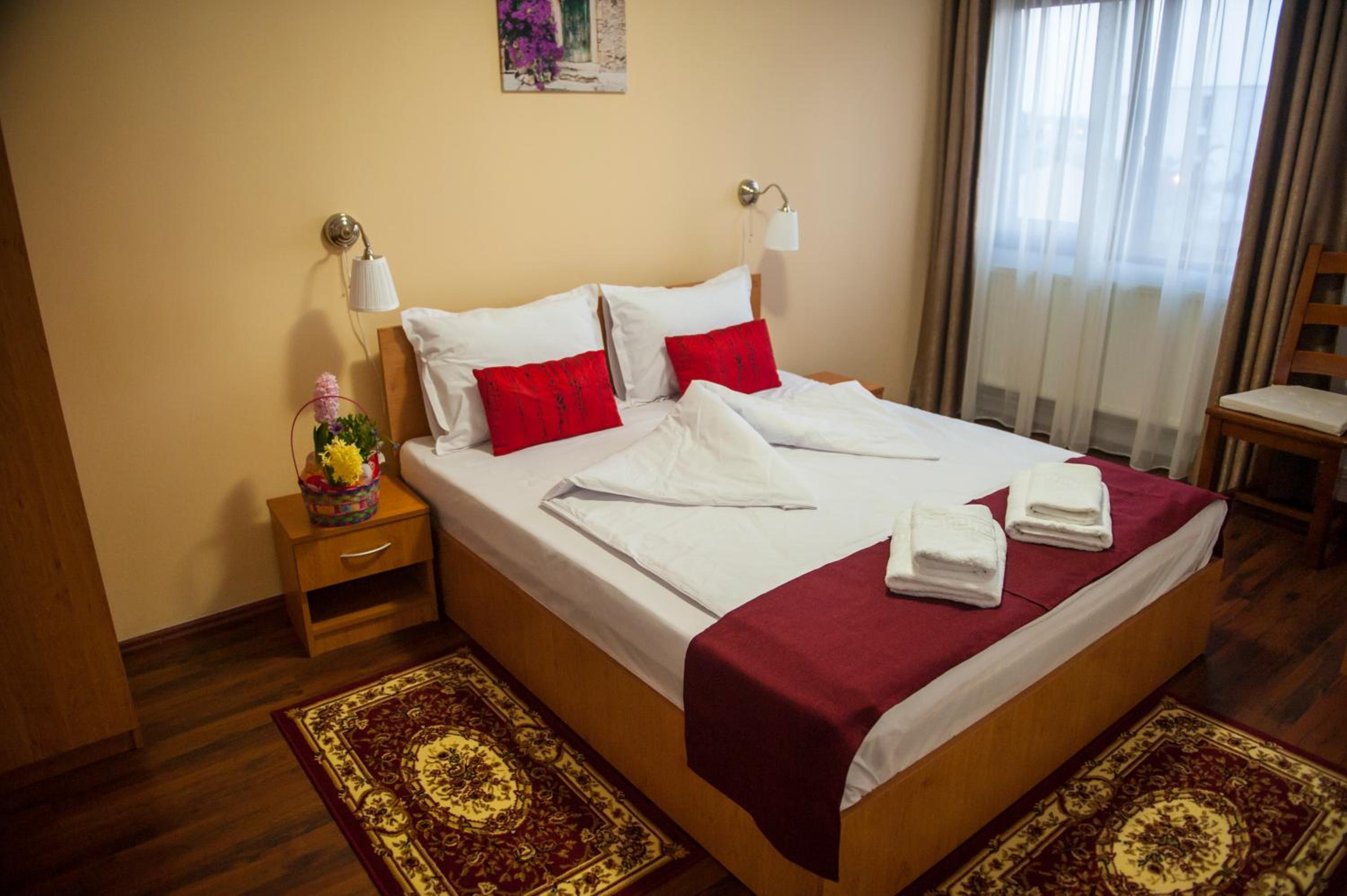 Double Room - Photo 8