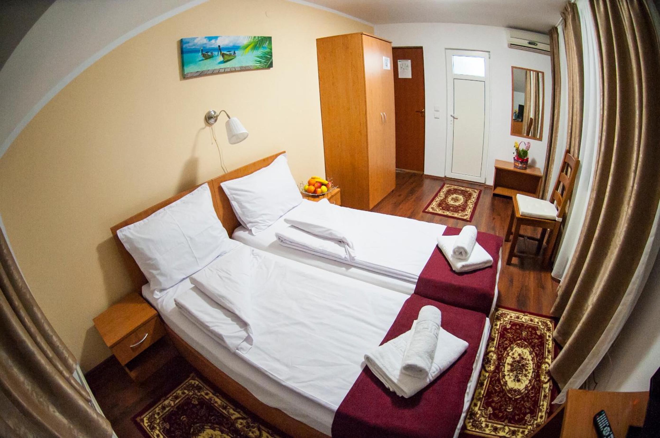 Double Room - Photo 9