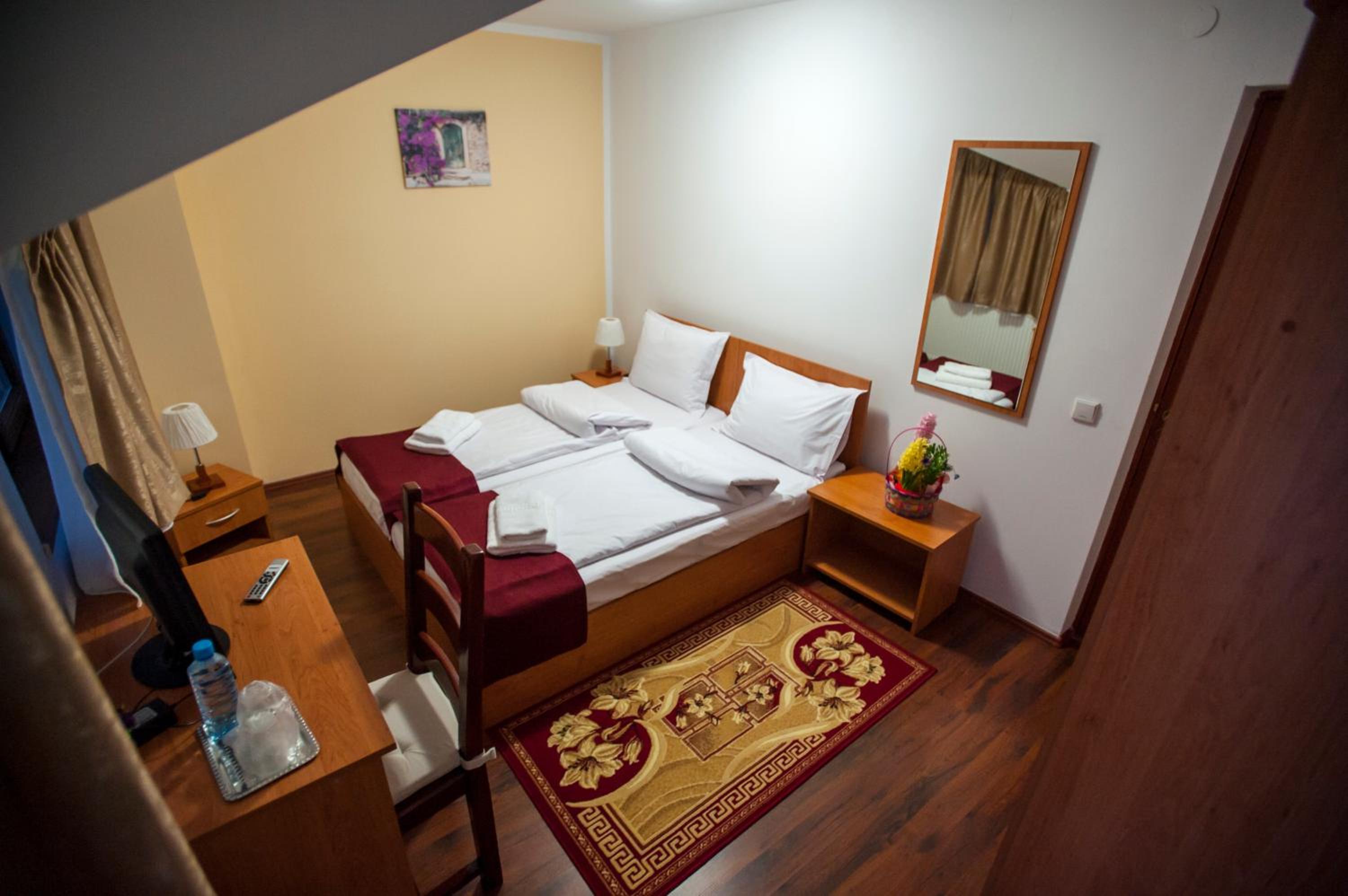 Double Room - Photo 10