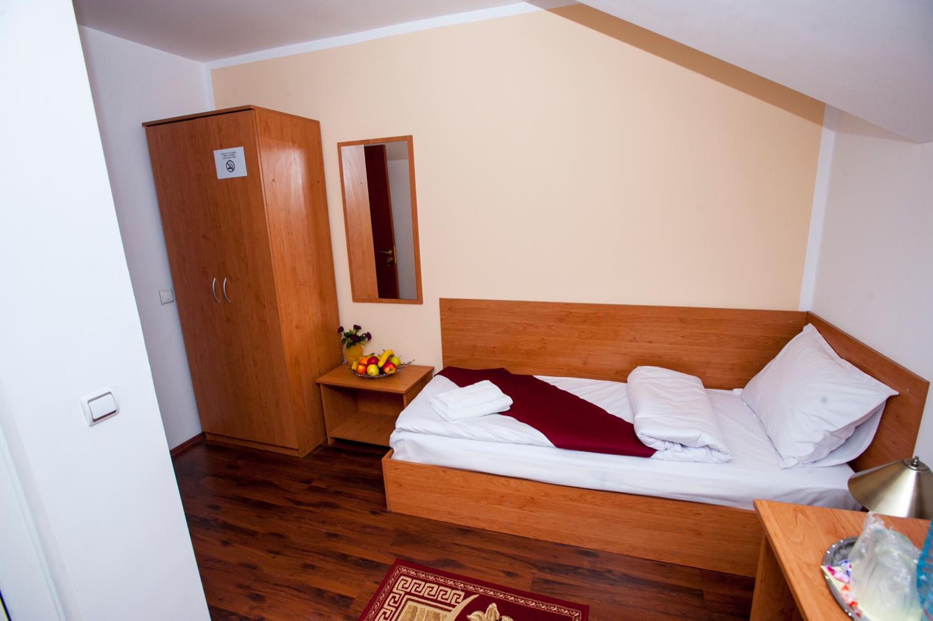 Twin Room - Photo 2