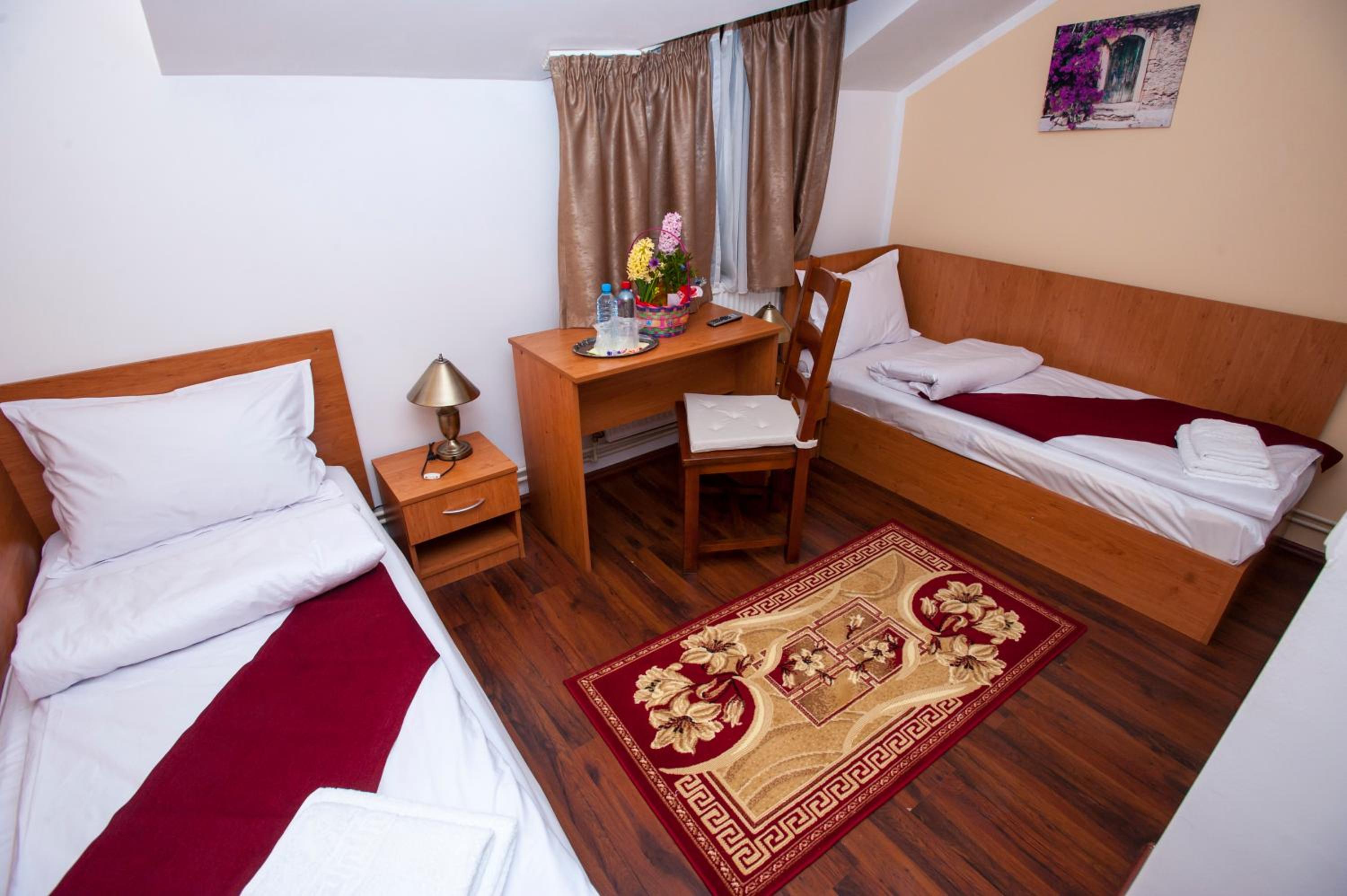 Twin Room - Photo 4