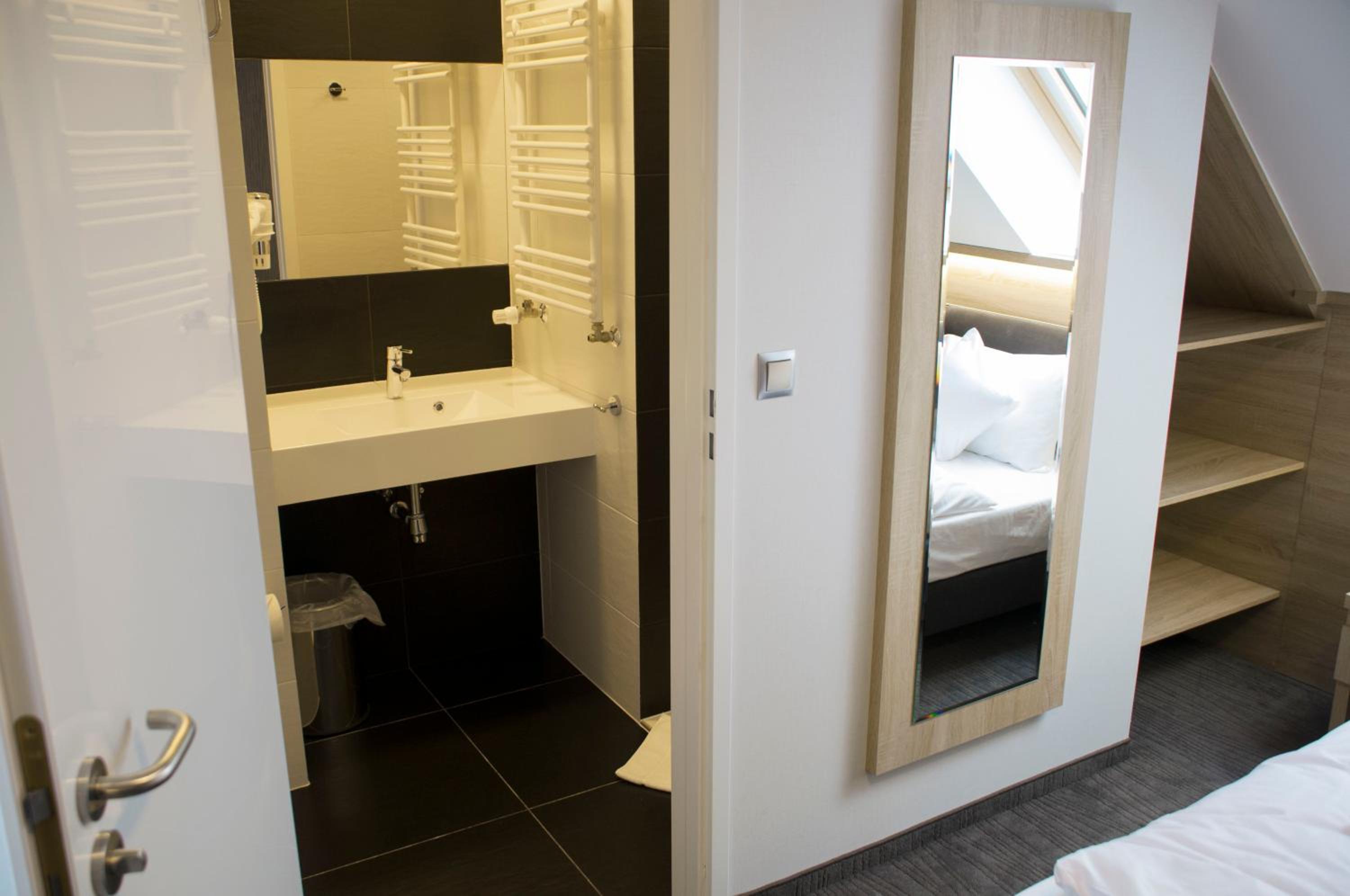 Duplex Room with Extra Bed - Photo 3